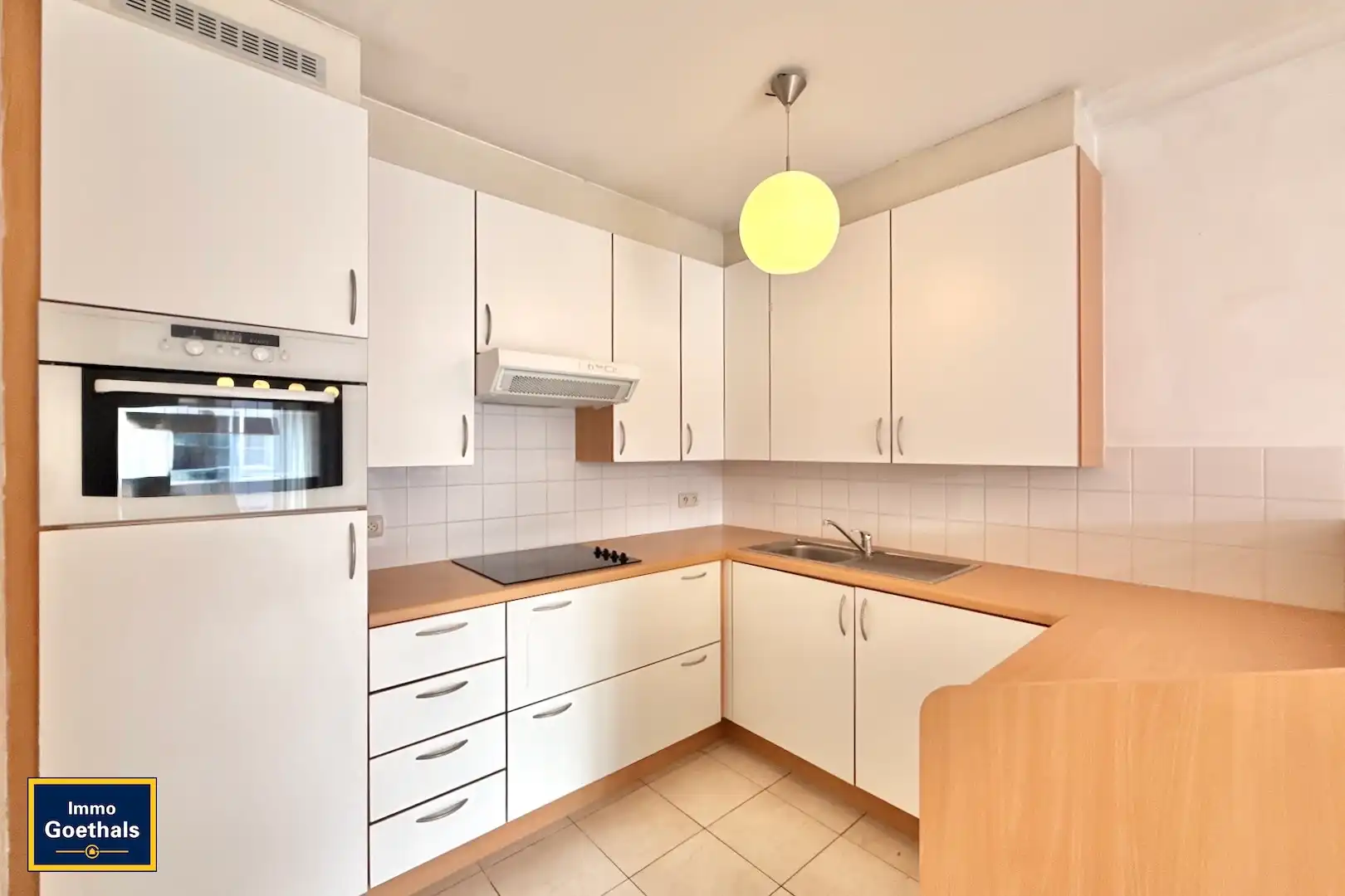 Zuidgericht appartement bij de markt met terras en garage. foto 5