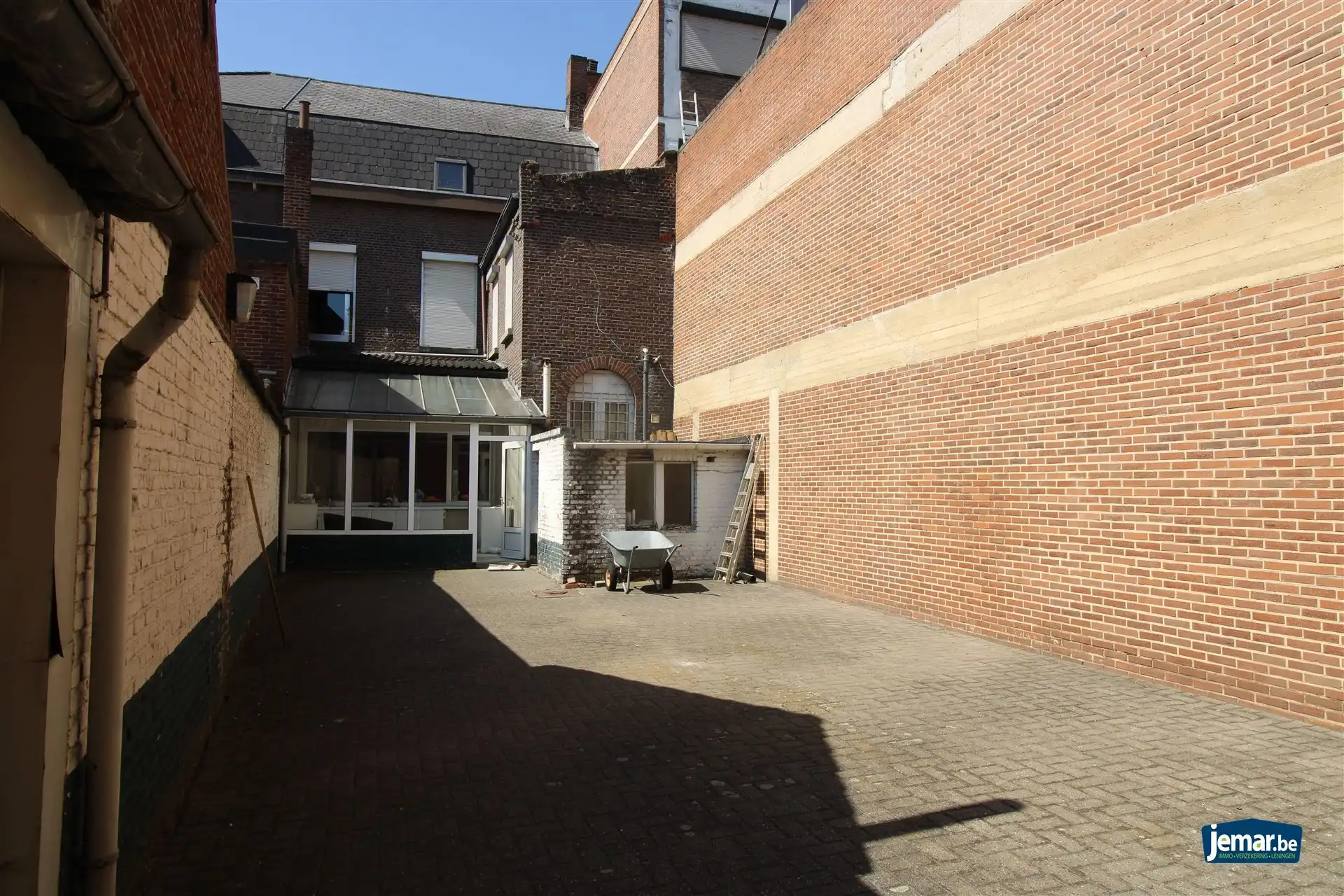 Karaktervol handelspand met woonst op toplocatie – ideaal om wonen en werken te combineren in het hart van Maasmechelen! foto 15