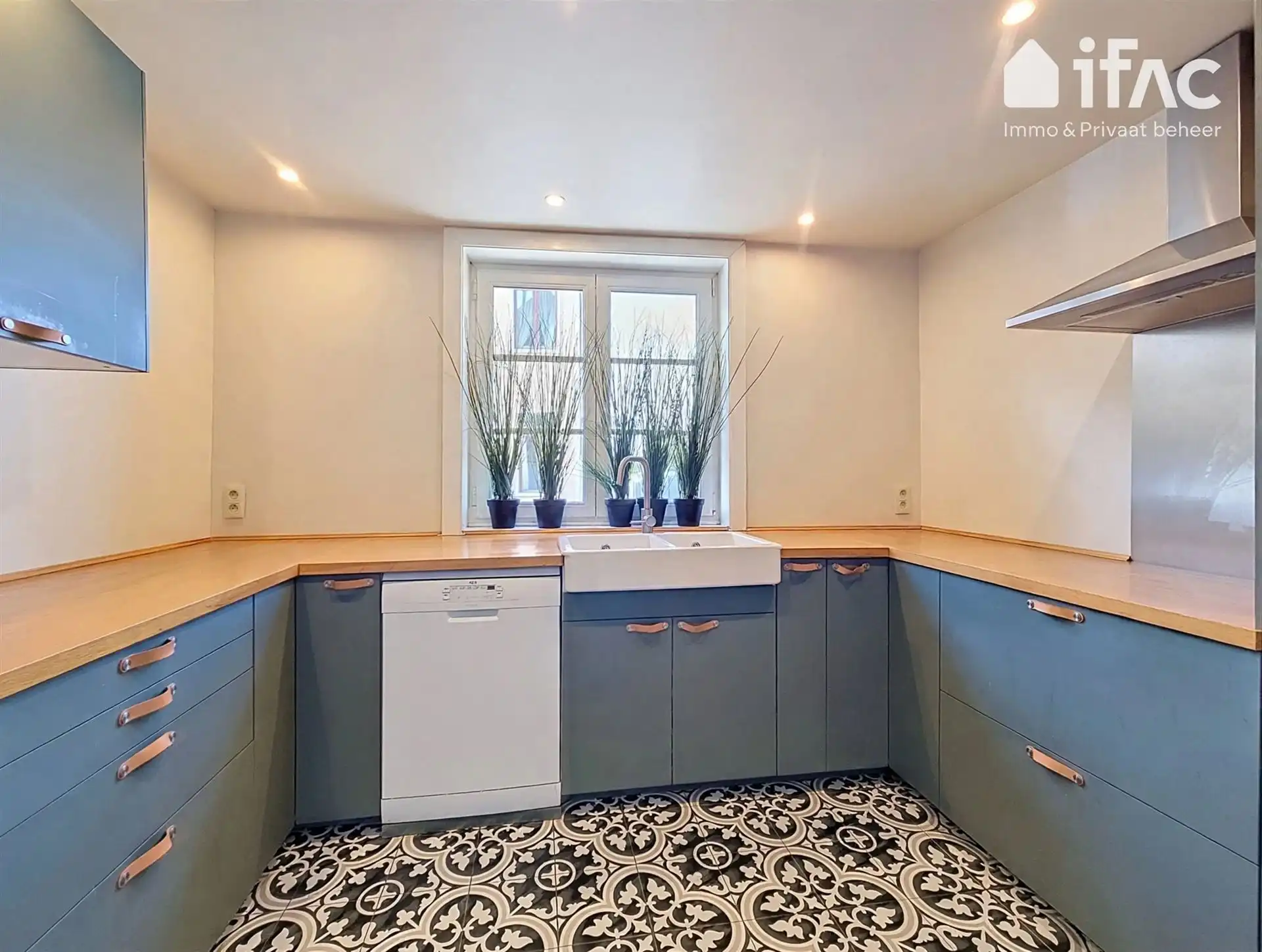 Karaktervolle woning met leuk terras en garagebox foto 7