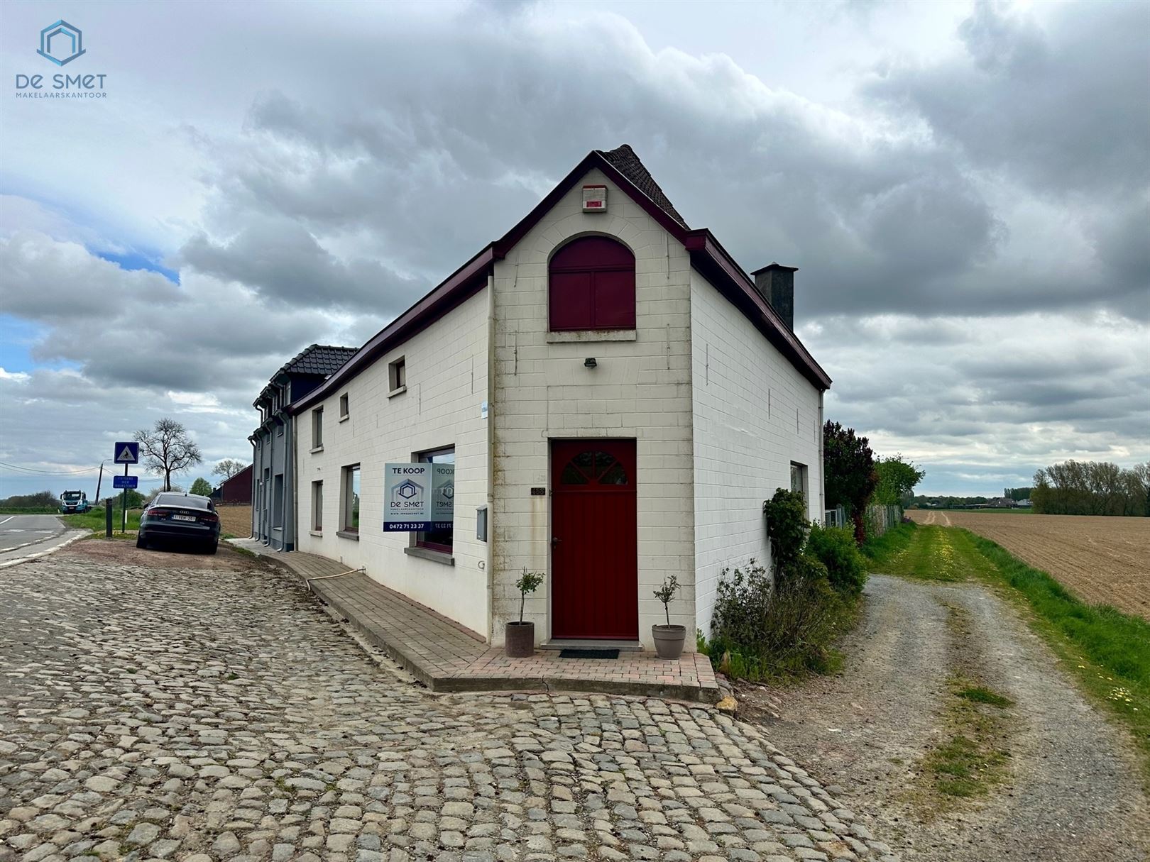 RUIME HALFOPEN BEBOUWING MET GARAGE EN TUIN foto 24