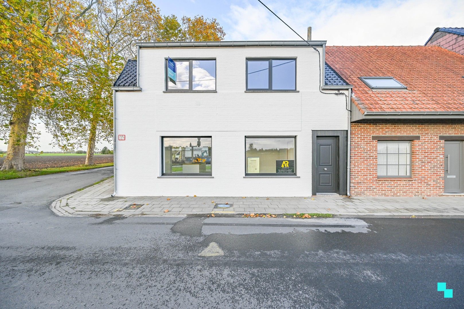 Volledig gerenoveerde woning met zicht op de velden foto 2