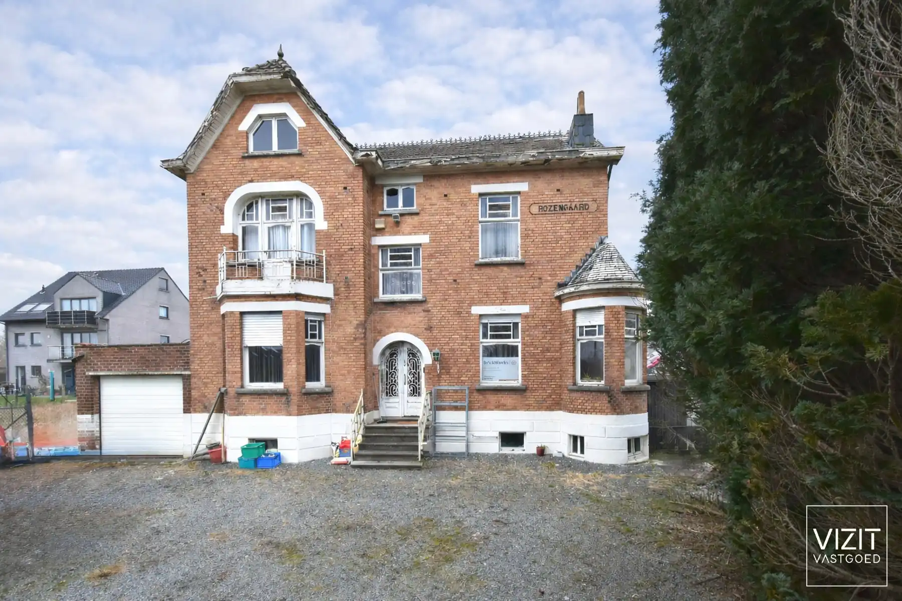 Hoofdfoto van de publicatie: Te renoveren kasteelvilla met uitzonderlijk potentieel in Idegem