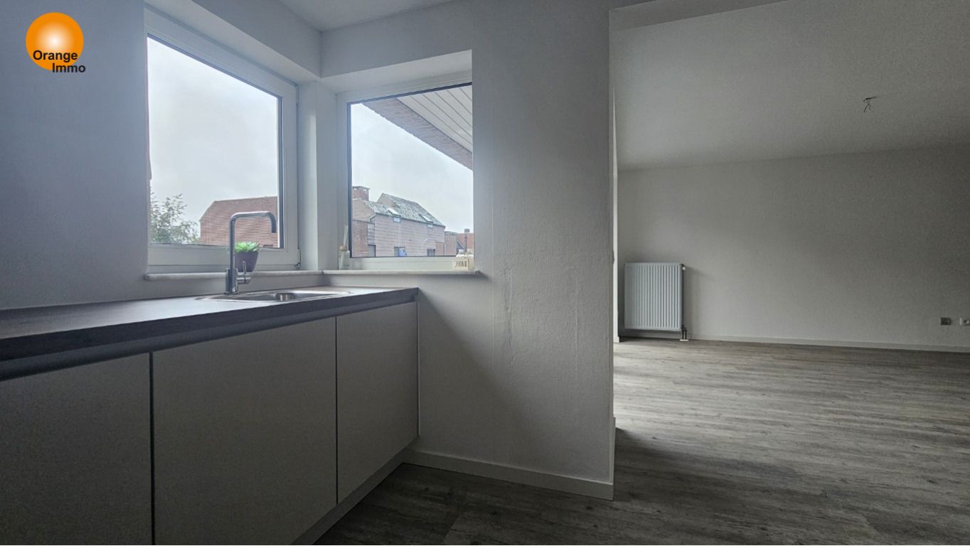 Vernieuwd appartement met 2 slaapkamers in het centrum van Maasmechelen. foto 5