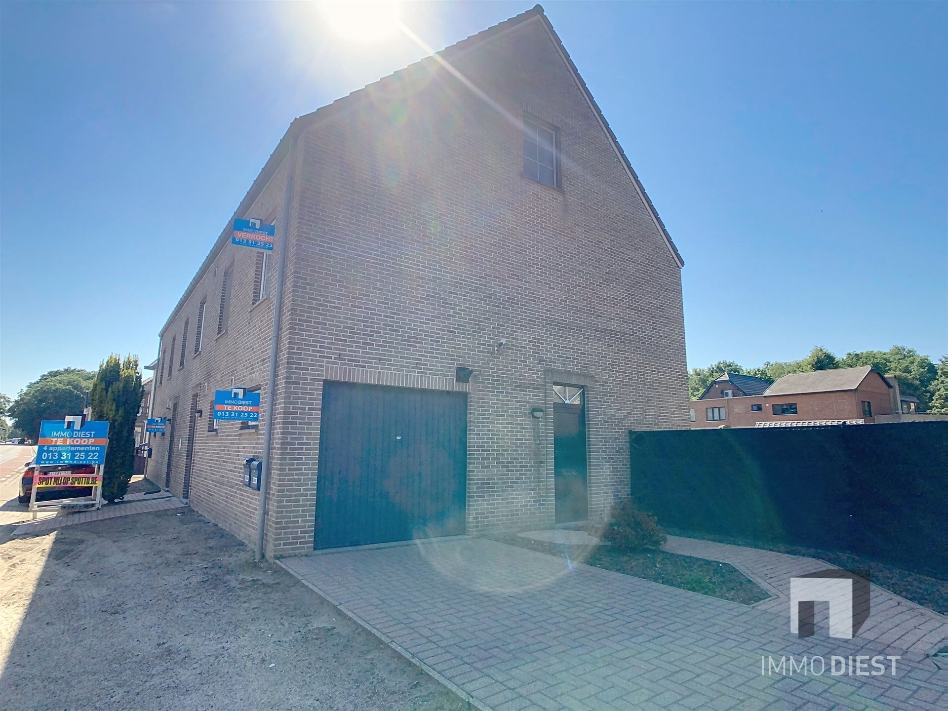 Triplex met 2 slaapkamers en inpandige garage foto 23