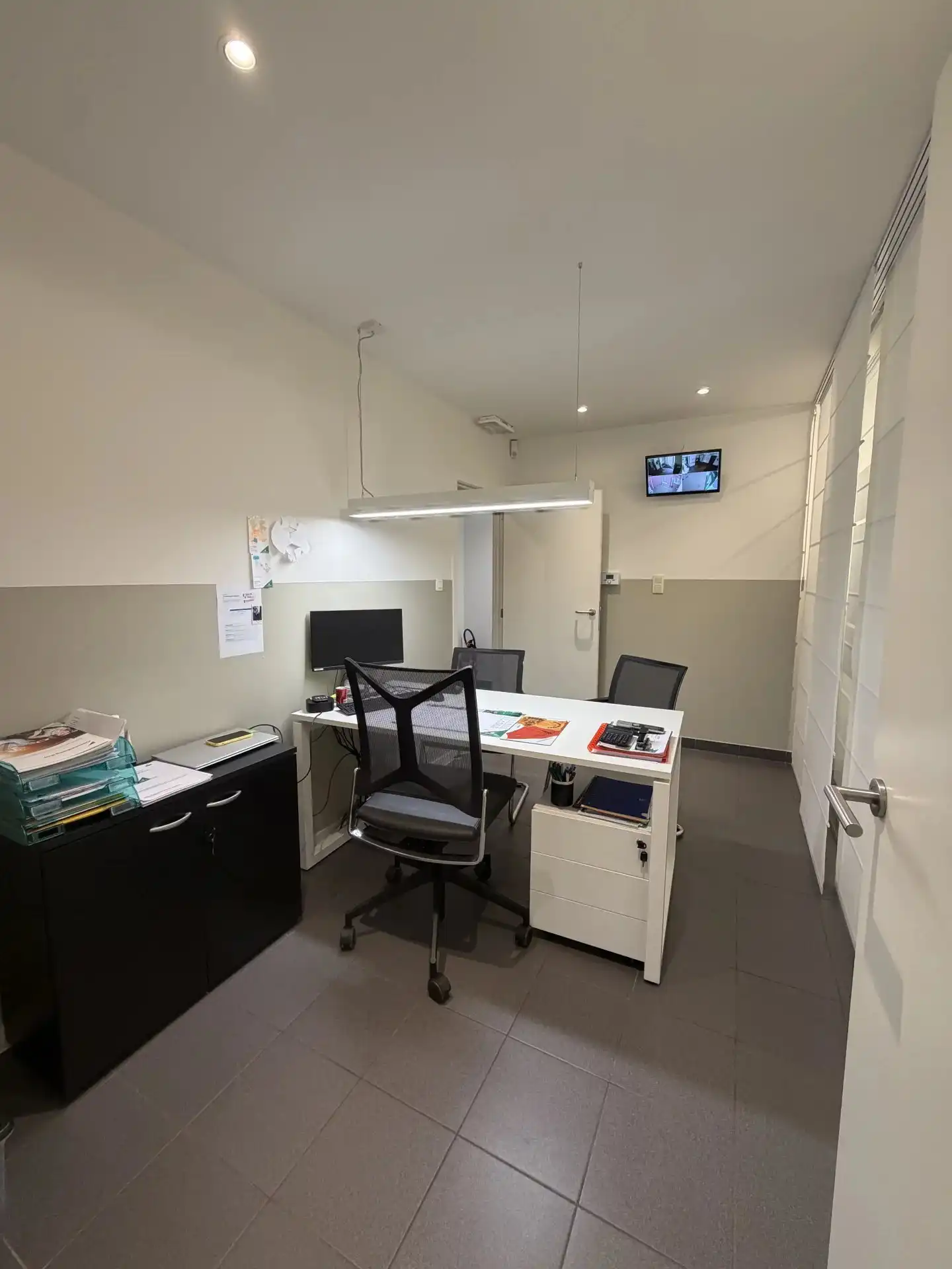 Ruim handelspand op toplocatie in Koersel centrum foto 6