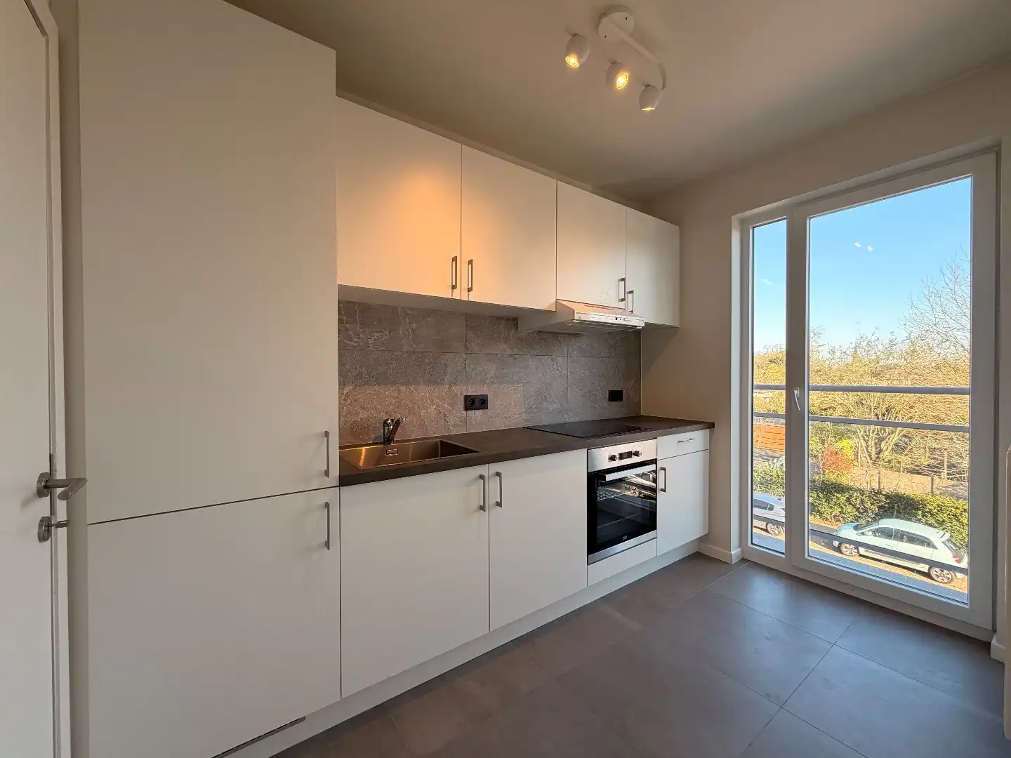 Instapklaar appartement met twee slaapkamers op een rustige ligging te Lint! foto 5