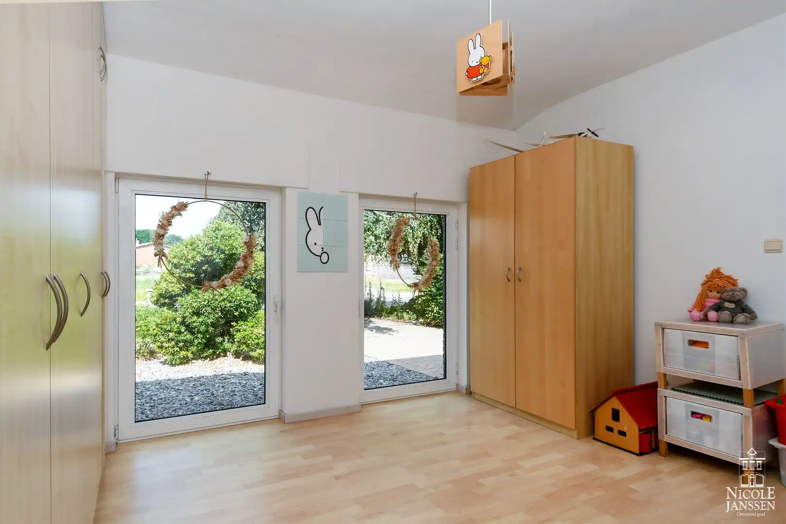 Instapklare gezinswoning met vier slaapkamers en zwembad foto 15