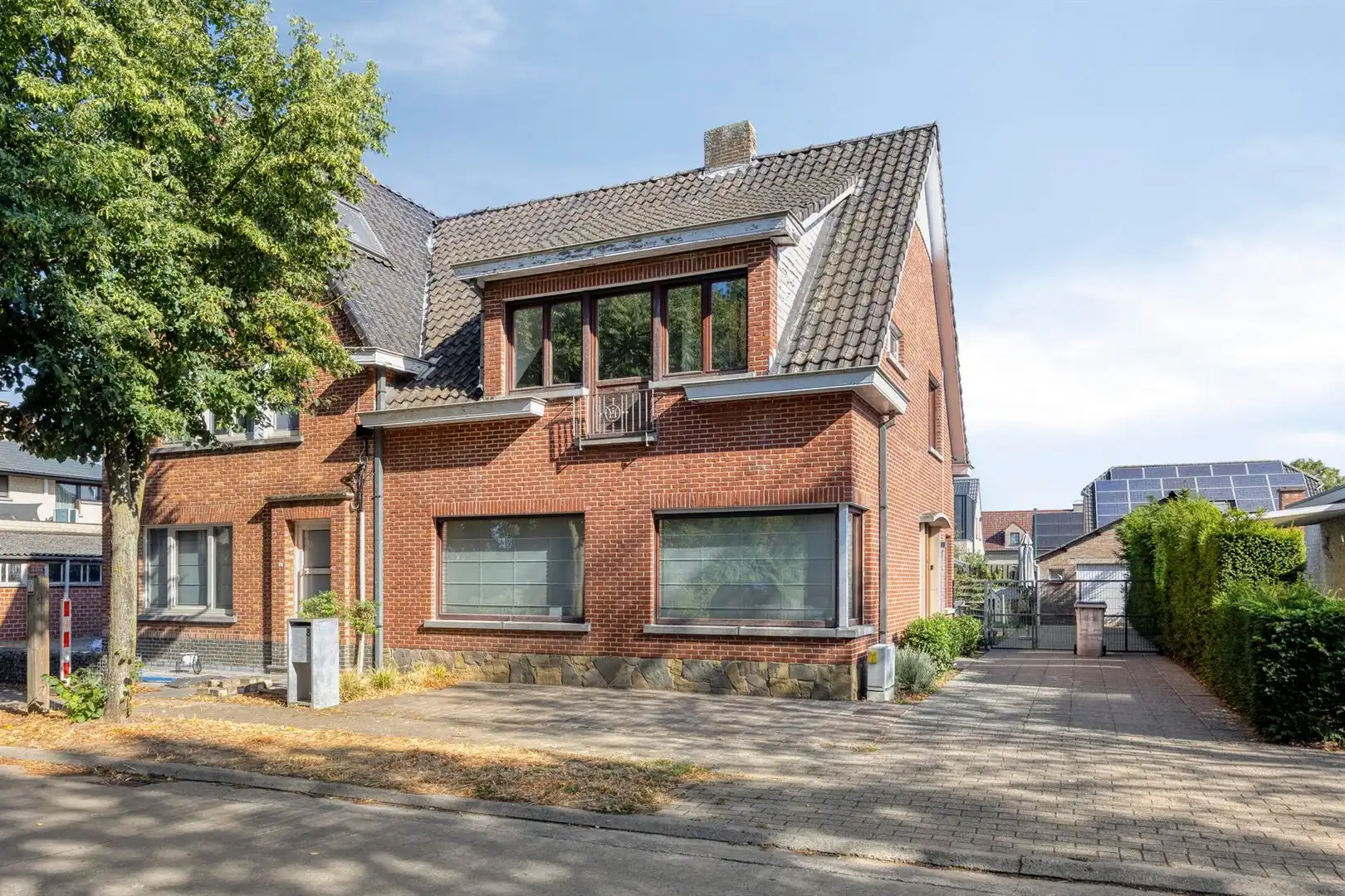 instapklare, hedendaags en stijlvol ingerichte woning met heerlijke tuin en garagebox foto 2