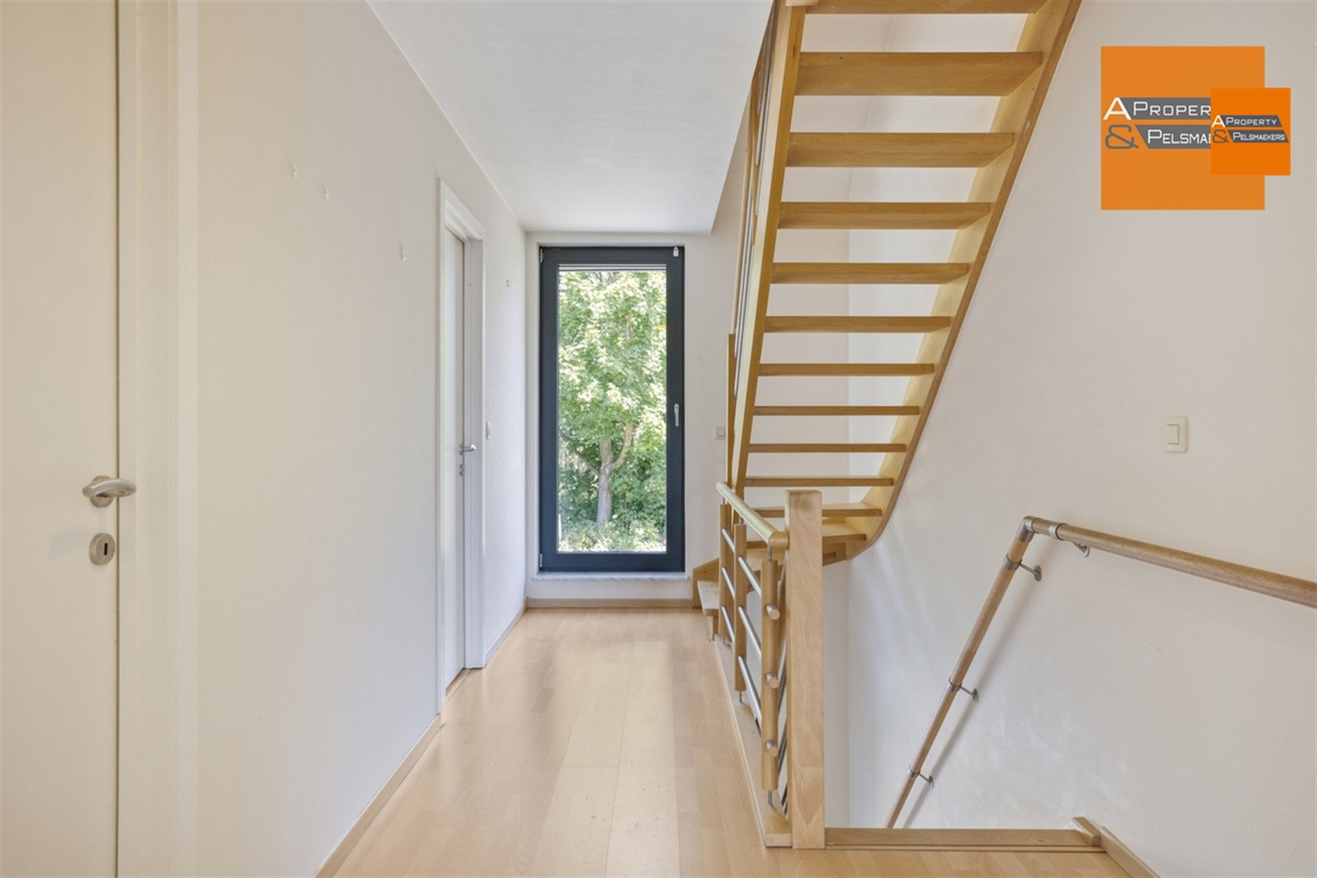 Een stijlvolle villa gelegen in een rustige straat in Kortenberg.

 foto 7