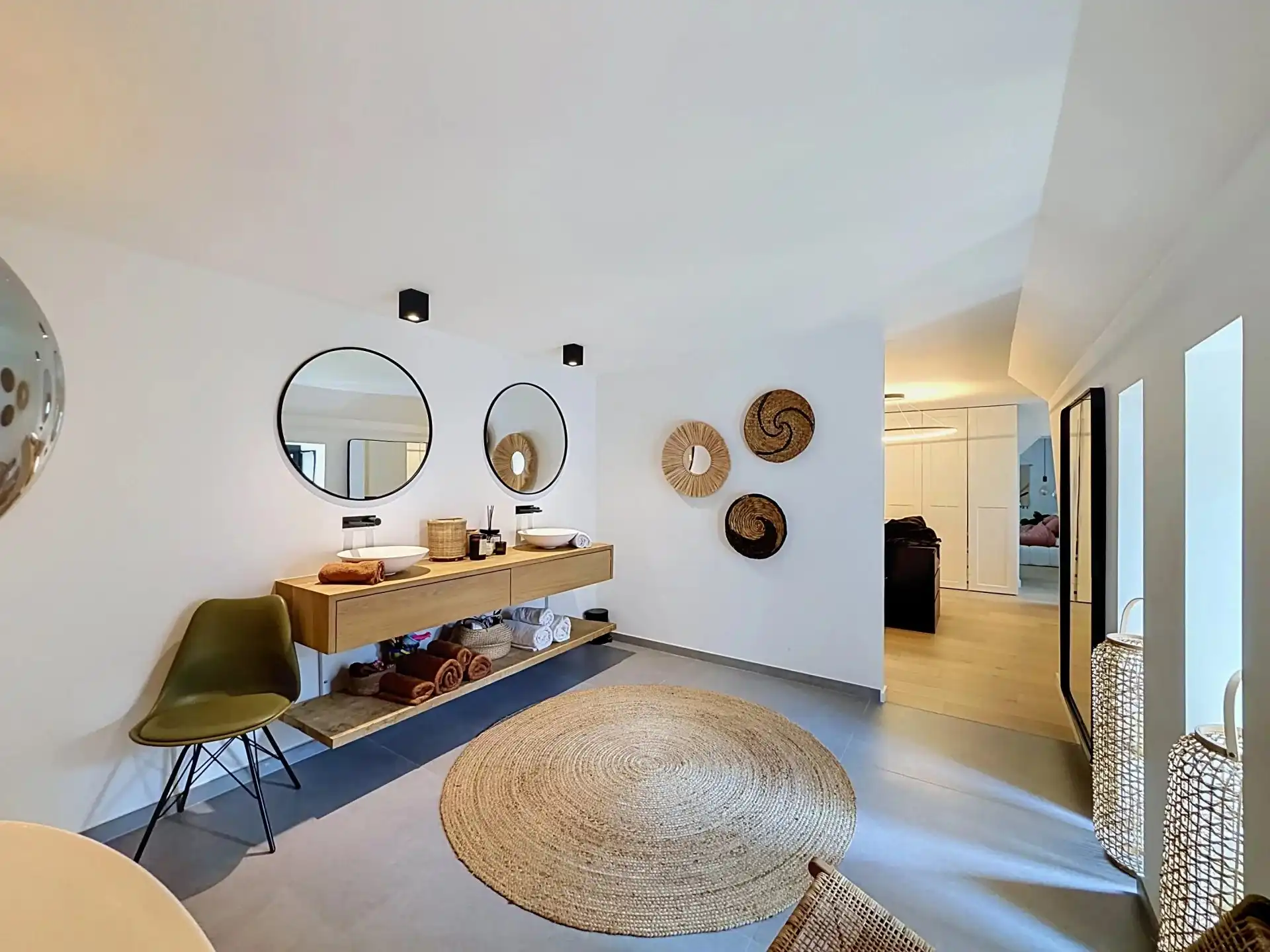 Zeer ruime villa voorzien van alle luxe met 3, mogelijk 5 slaapkamers en 2 badkamers foto 37