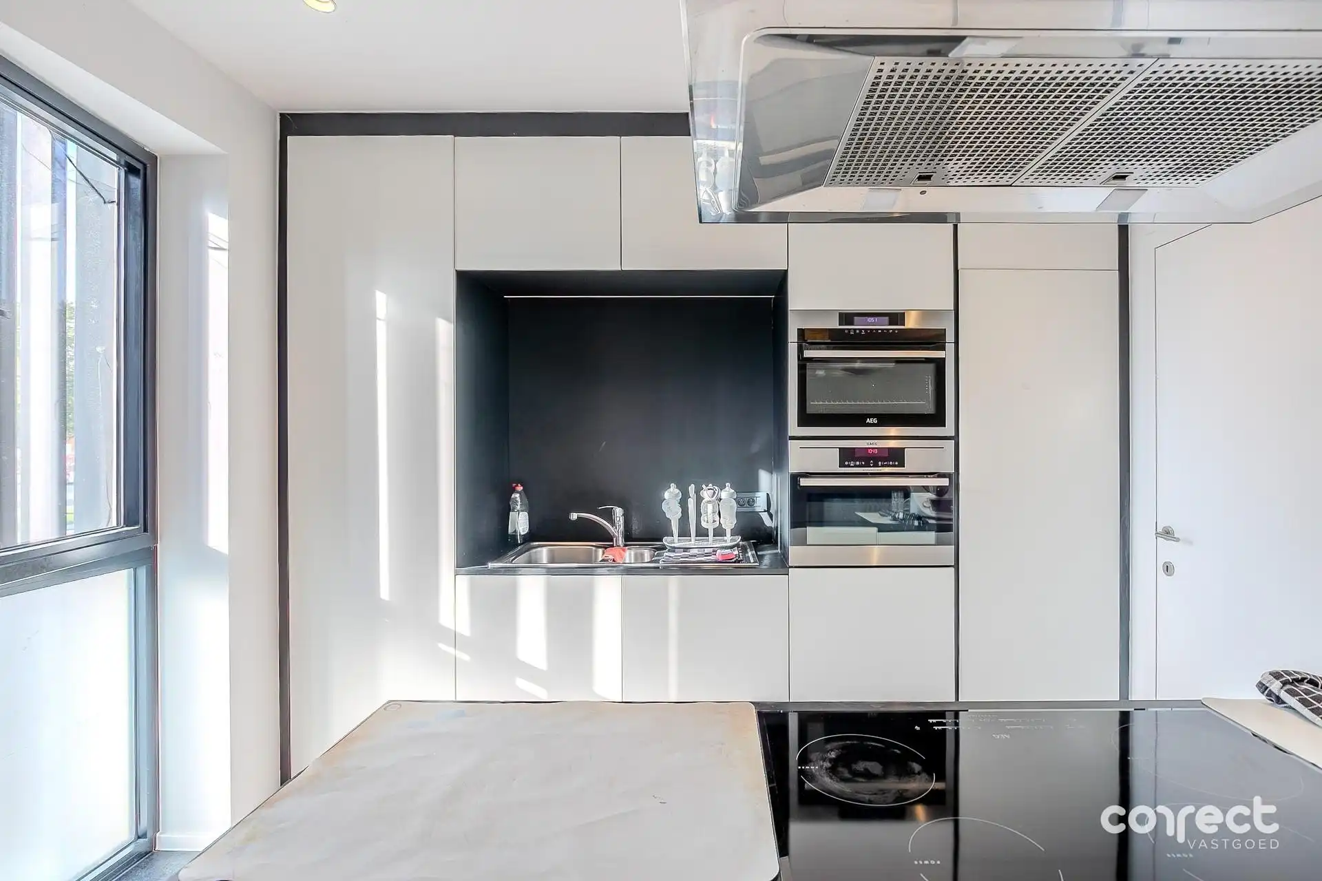 Recent appartement met2 slaapkamers te Sint-Pieters Brugge. foto 6