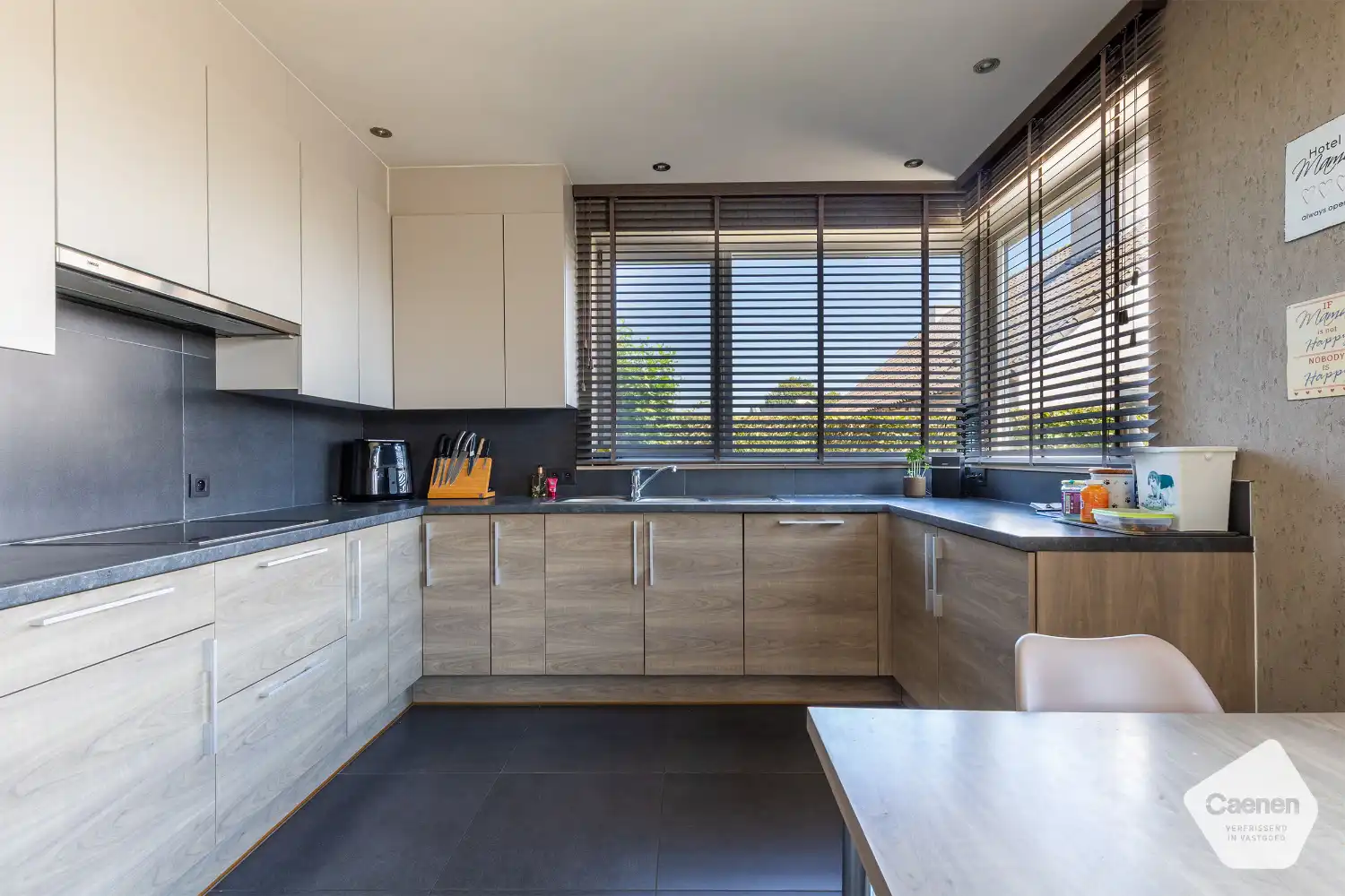 Stijlvol en energiezuinig huis met 3 slaapkamers en mooie tuin met uitzichten in Ruddervoorde foto 9