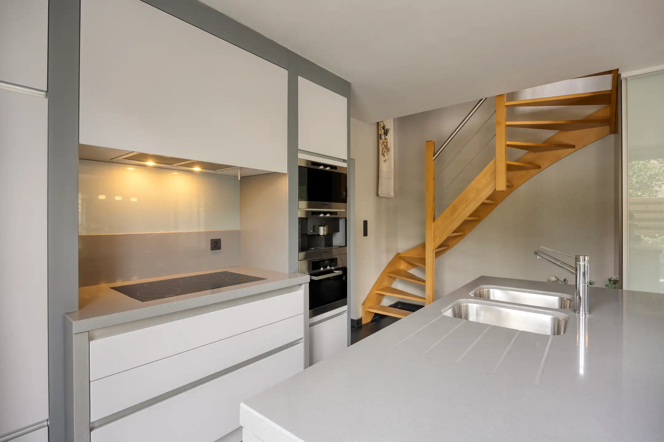 Moderne halfopenbebouwing op een rustige centrale locatie foto 5