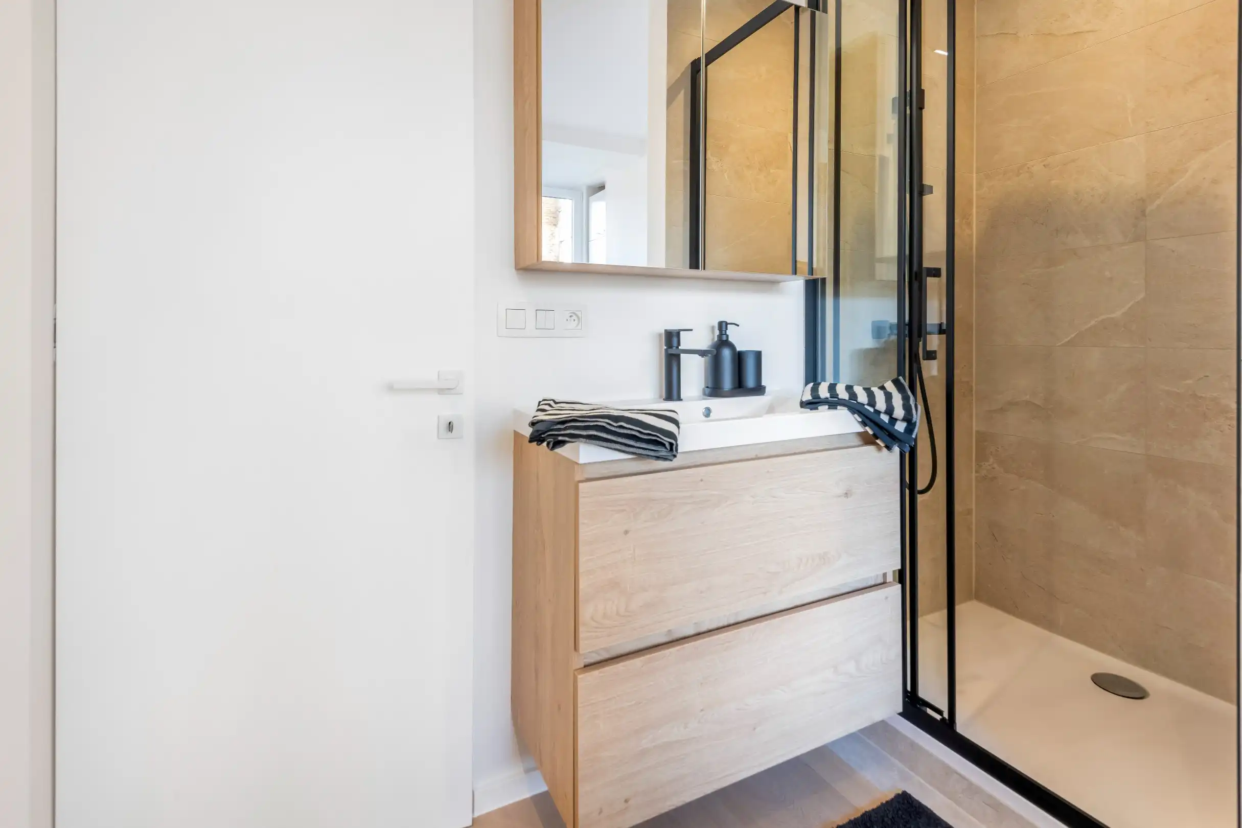 Prachtig gerenoveerd appartement gelegen te Albertstrand met open - en zeezicht foto 16