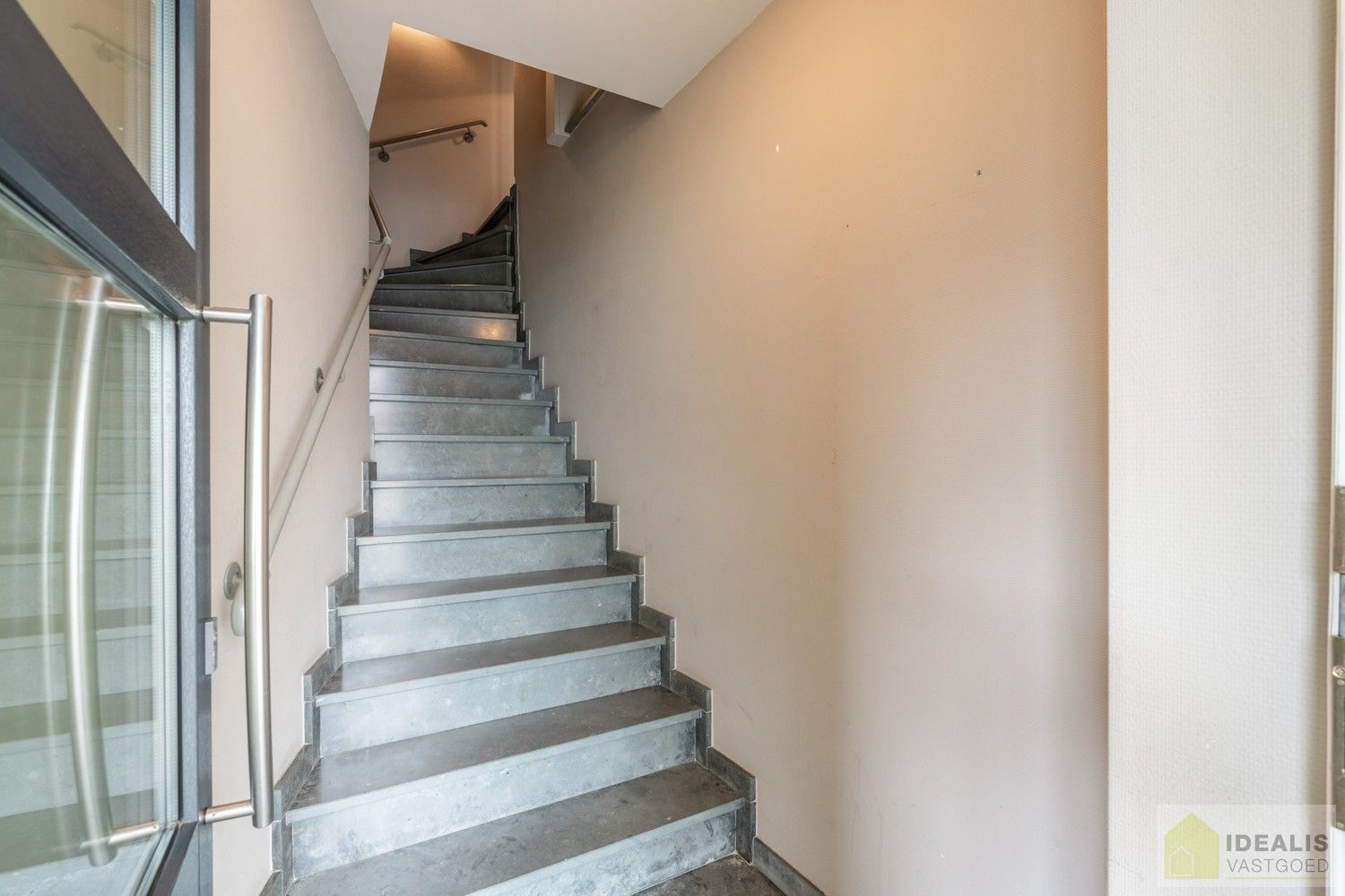Idealis vastgoed – Perfect onderhouden en instapklaar duplex appartement foto 3