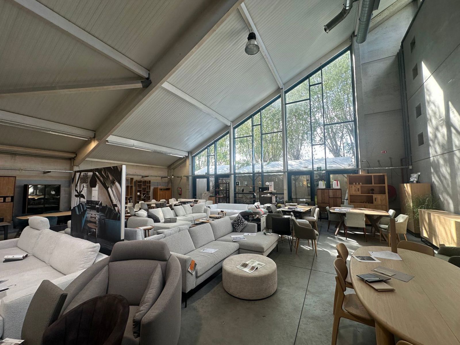 Handelspand 1.400 m² te huur in Moeskroen foto 6