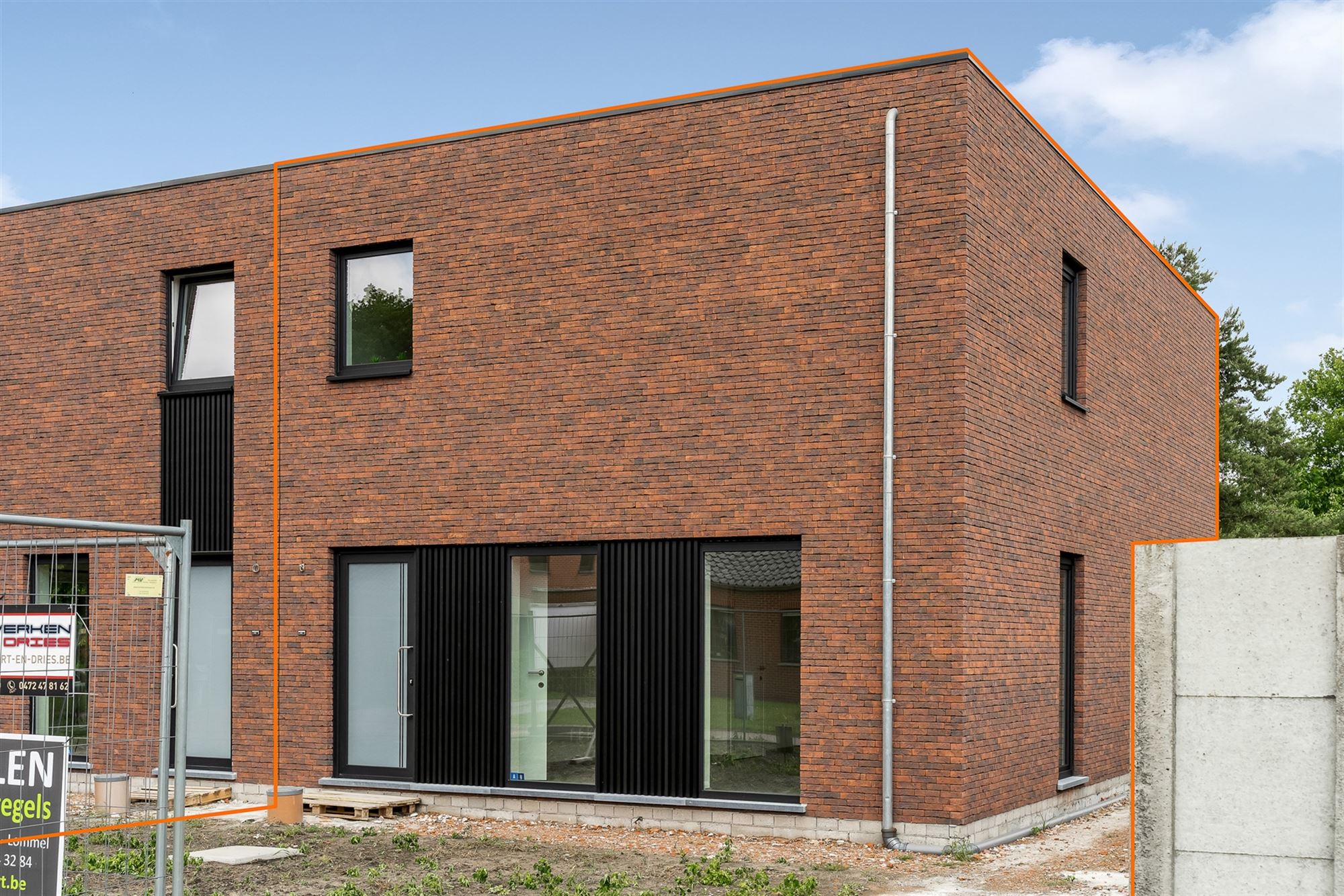 VOLLEDIG AFGEWERKTE NIEUWBOUWWONING IN DOODLOPENDE STRAAT foto 24