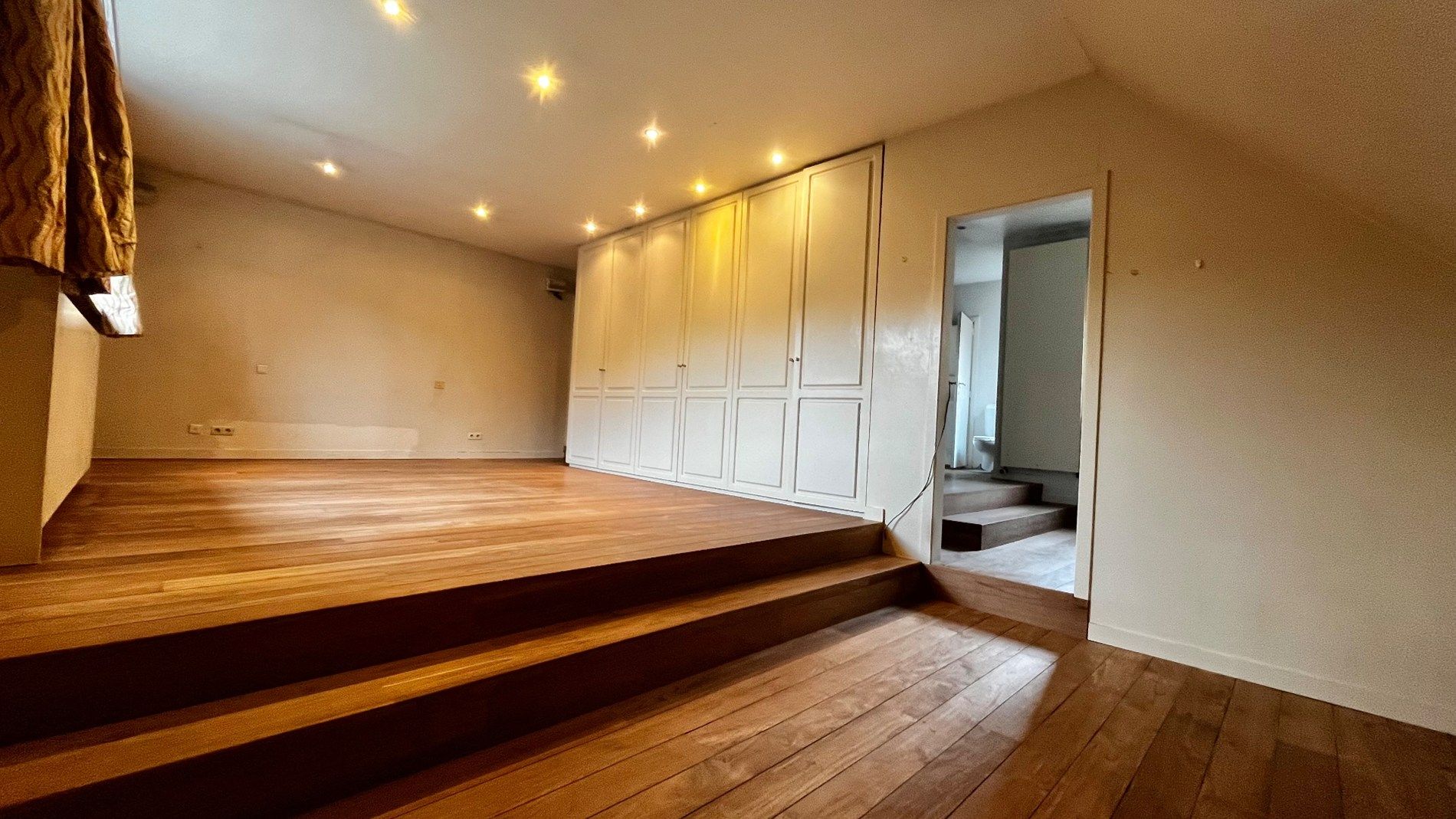 Te renoveren ruime woning op 911 m² te Lendelede – met garage en 5 kamers foto 15