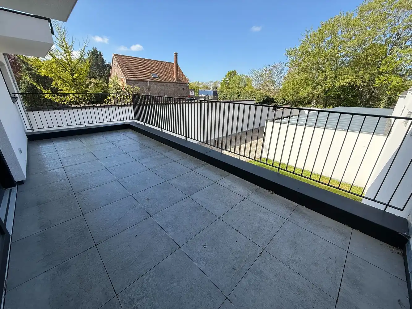 Ruim nieuwbouwappartement met 2 slaapkamers én parkeerplaats! foto 11