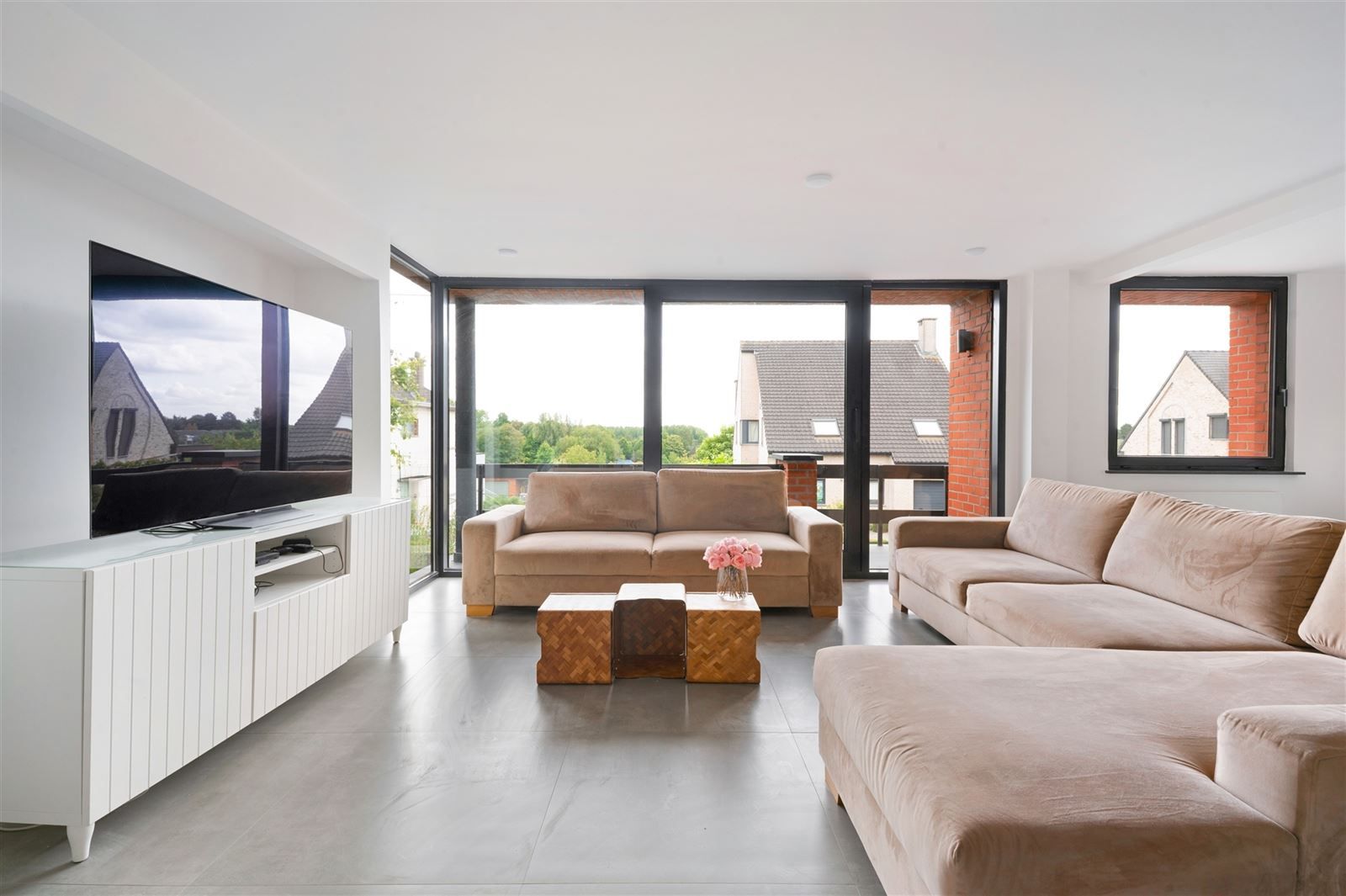 Gerenoveerde woning met tuin foto 3