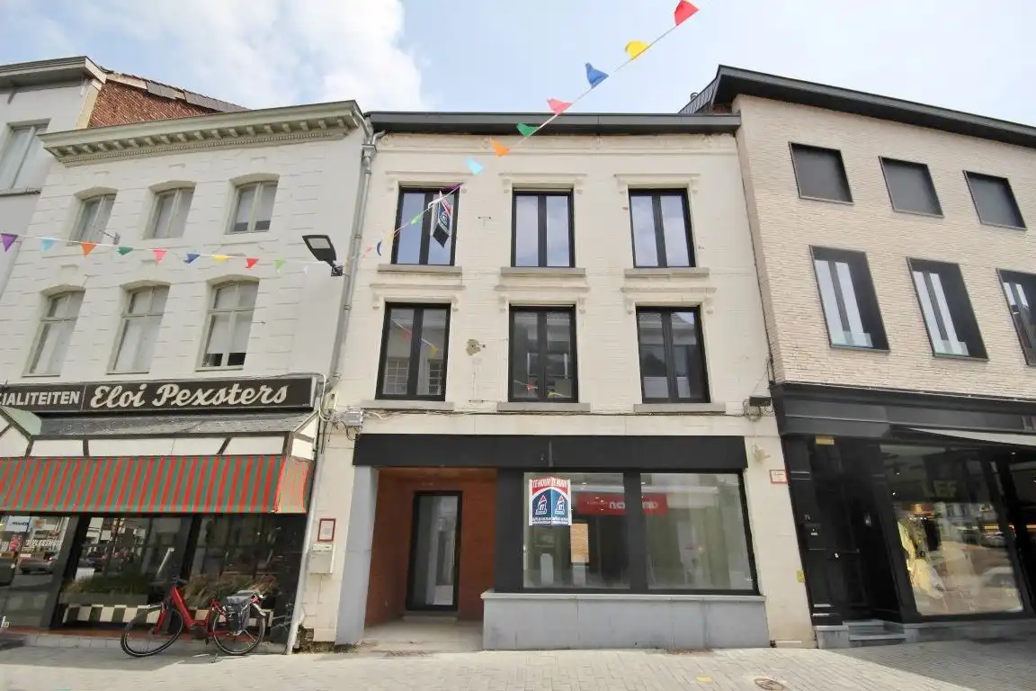 Nieuwbouw handelsgelijkvloers op toplocatie foto {{pictureIndex}}