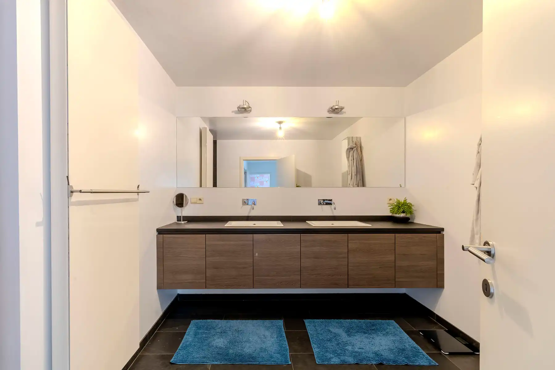 Moderne villa met zwembad op 1.282m² foto 39
