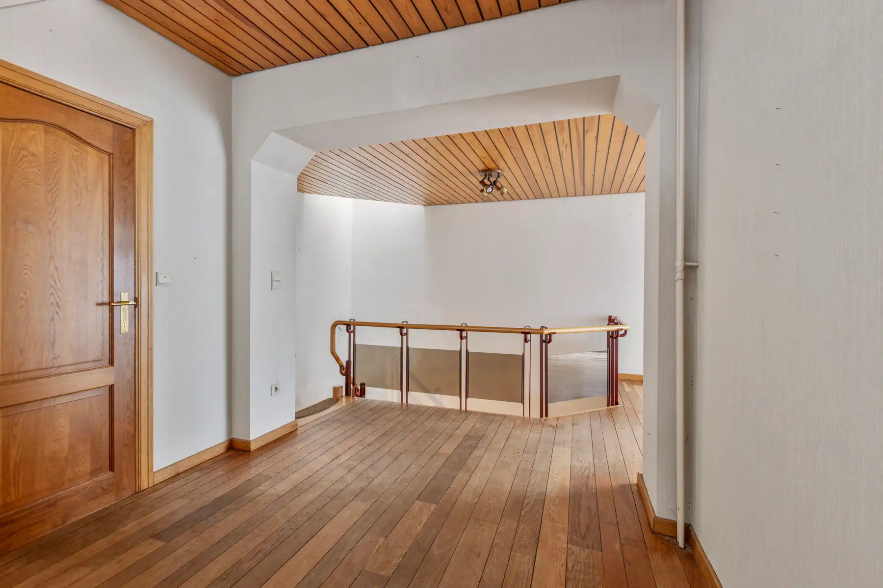 Handelszaak en ruime woning (4 slpk.) in hartje Maaseik.  foto 18