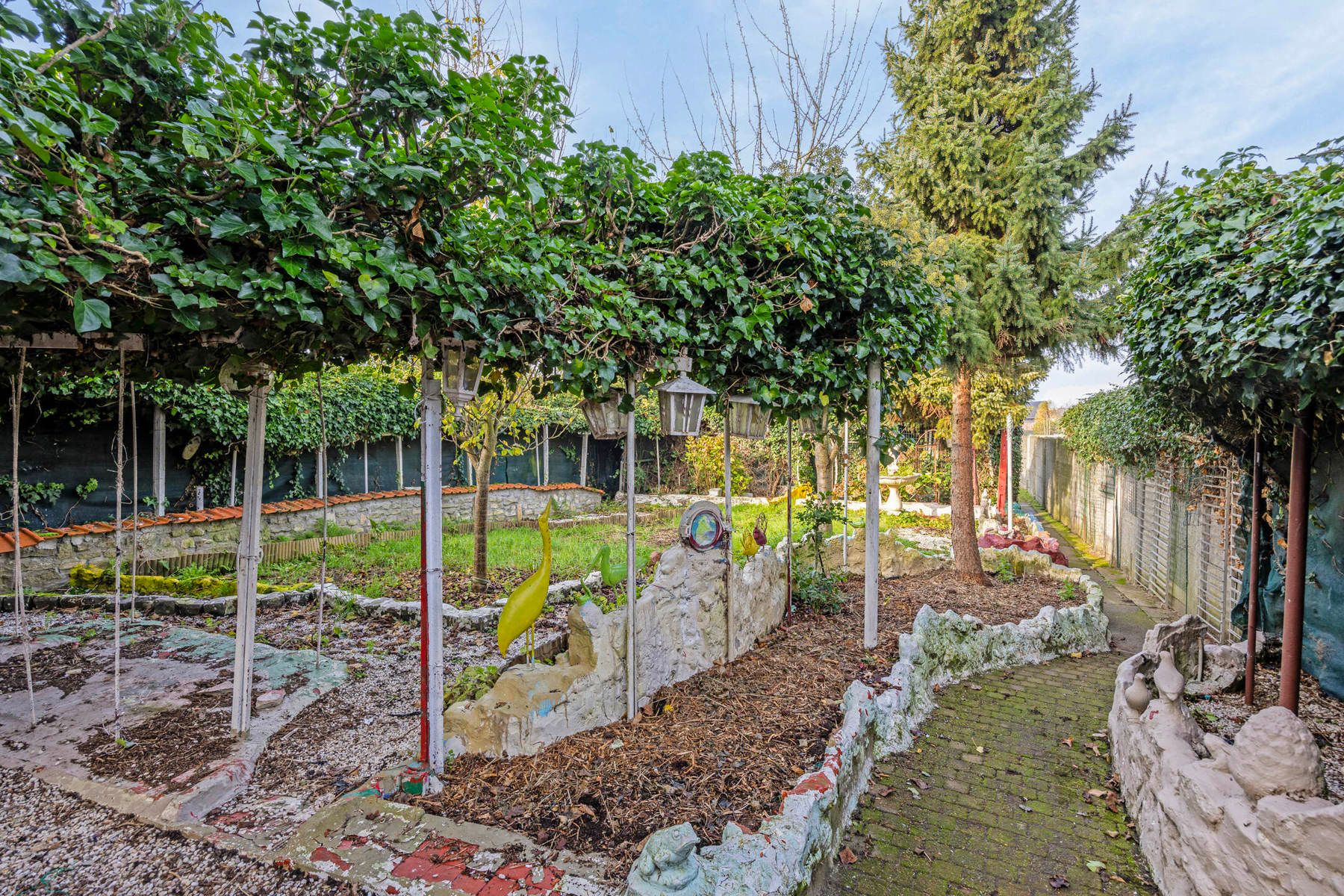 Gezinswoning met 5 slaapkamers, ruime garage en grote tuin foto 25