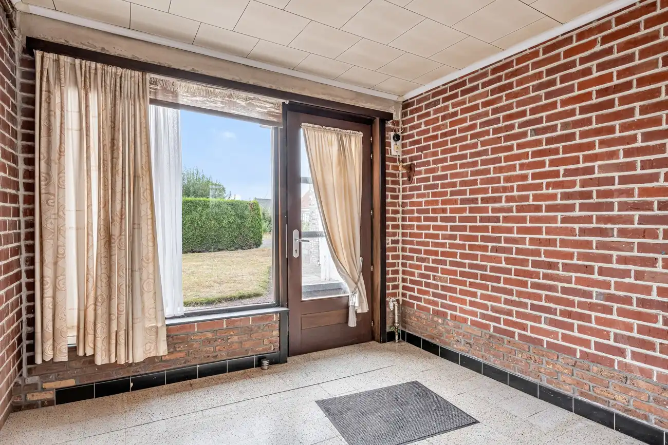 Charmante te renoveren woning met 3 slaapkamers in het rustige Desteldonk foto 11