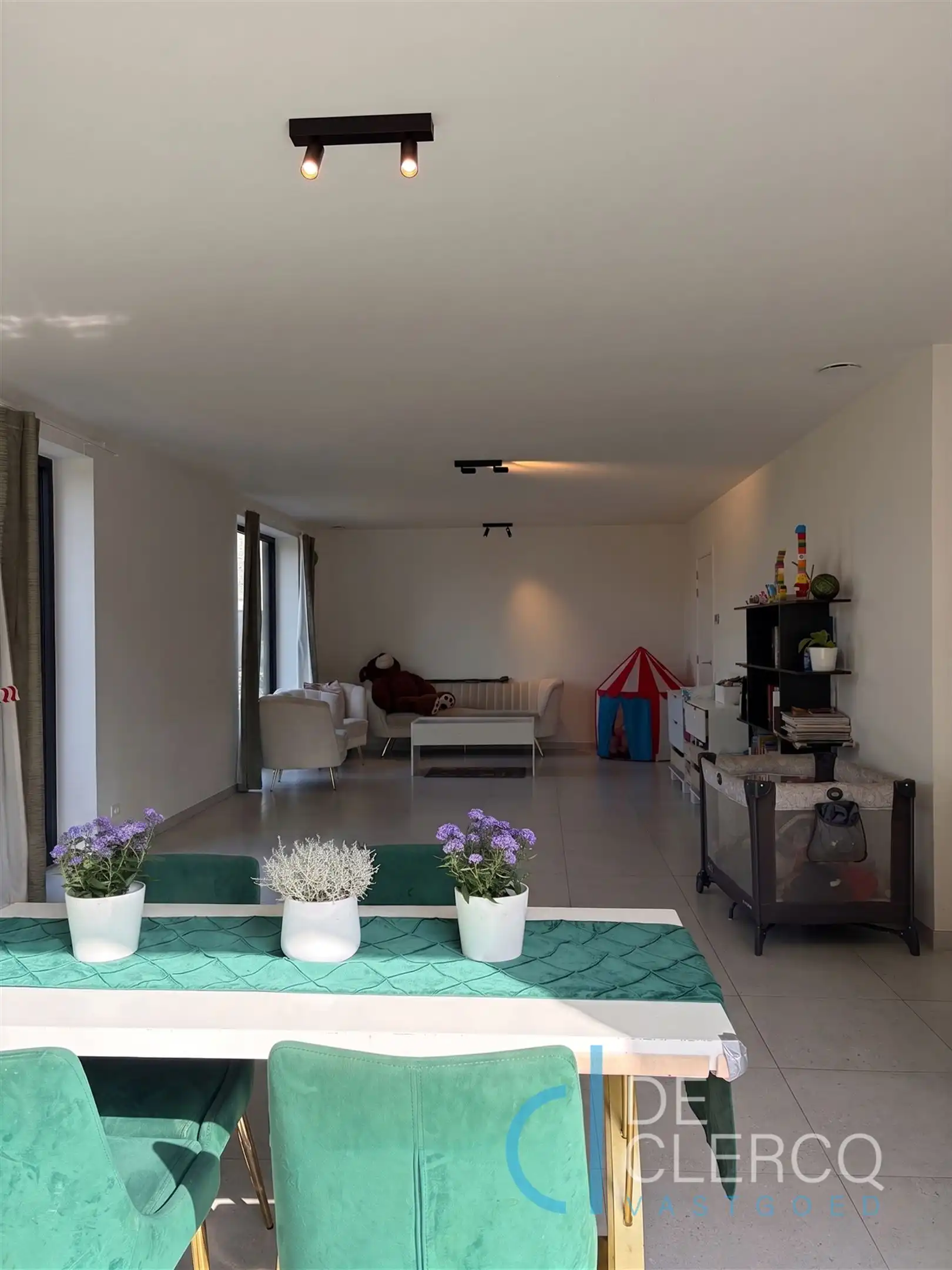 Ruime nieuwbouwwoning te huur in rustige wijk te Lochristi!  foto 3