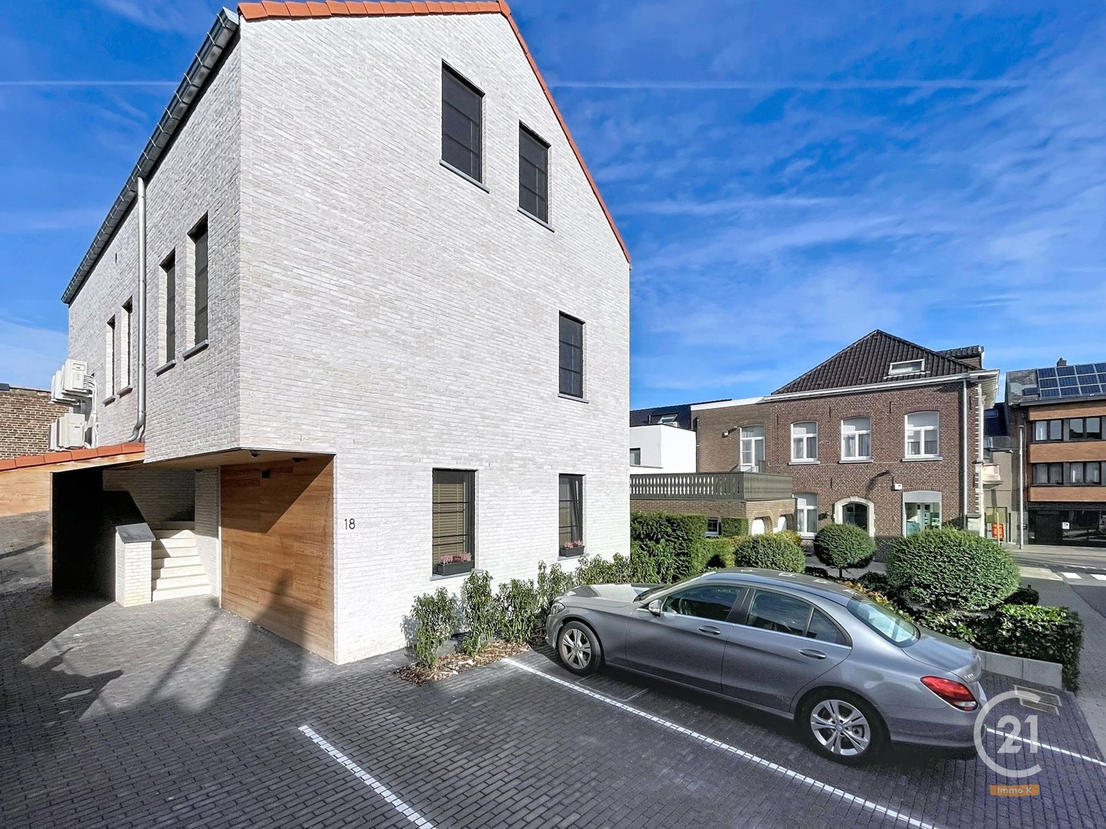 Nieuwbouw duplex met 4 slpks, terras, tuin en staanplaats foto 2