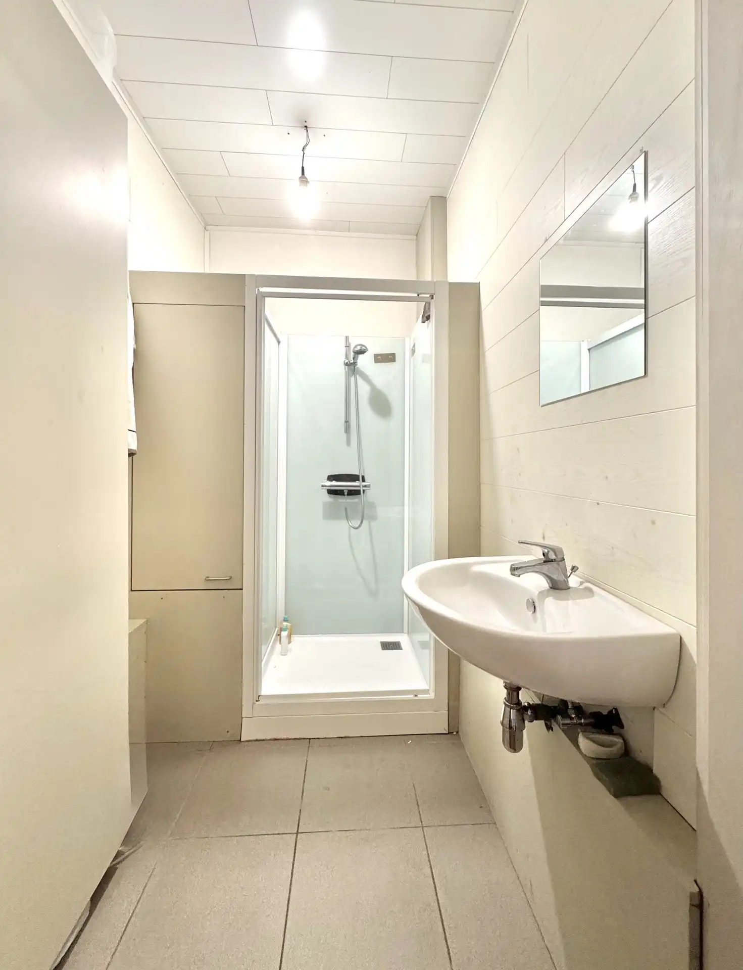 GELIJKVLOERS 1-SLAAPKAMER-APPARTEMENT NABIJ STATION foto 6