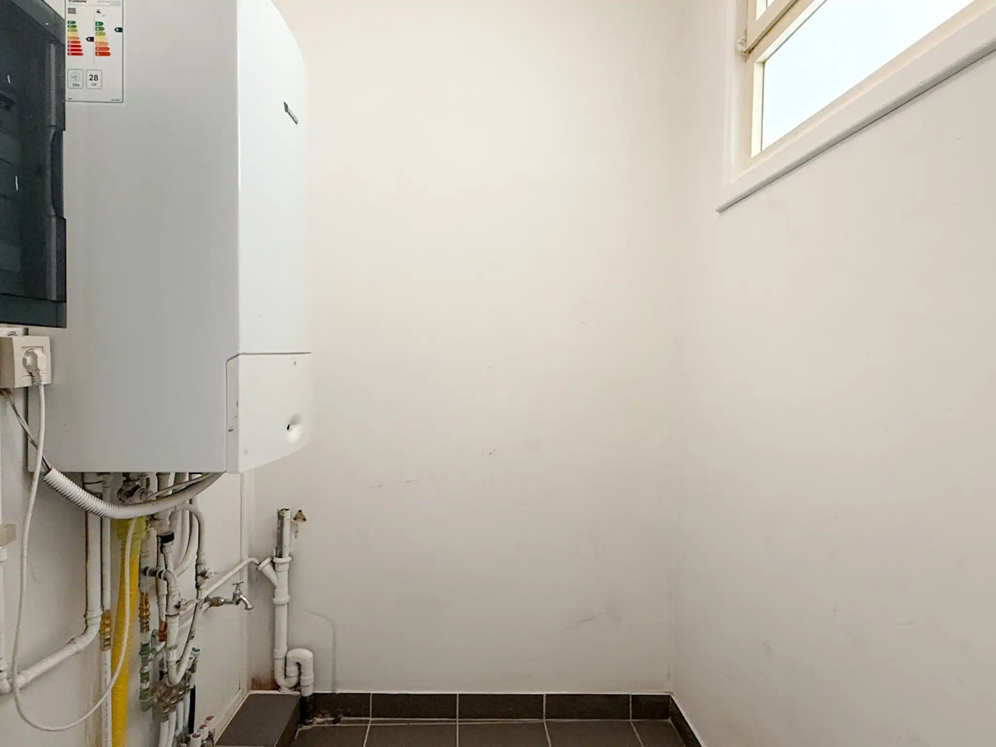 Appartement met 2 slaapkamers op topligging aan de Grote Markt in Beveren foto 9