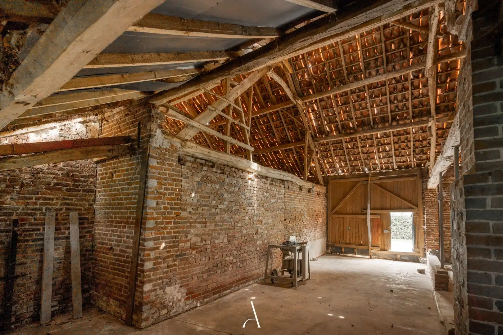 Karaktervolle hoeve-eigendom met drie afzonderlijke gebouwen op ca. 2.323 m² in landelijke omgeving van Kinrooi foto 7