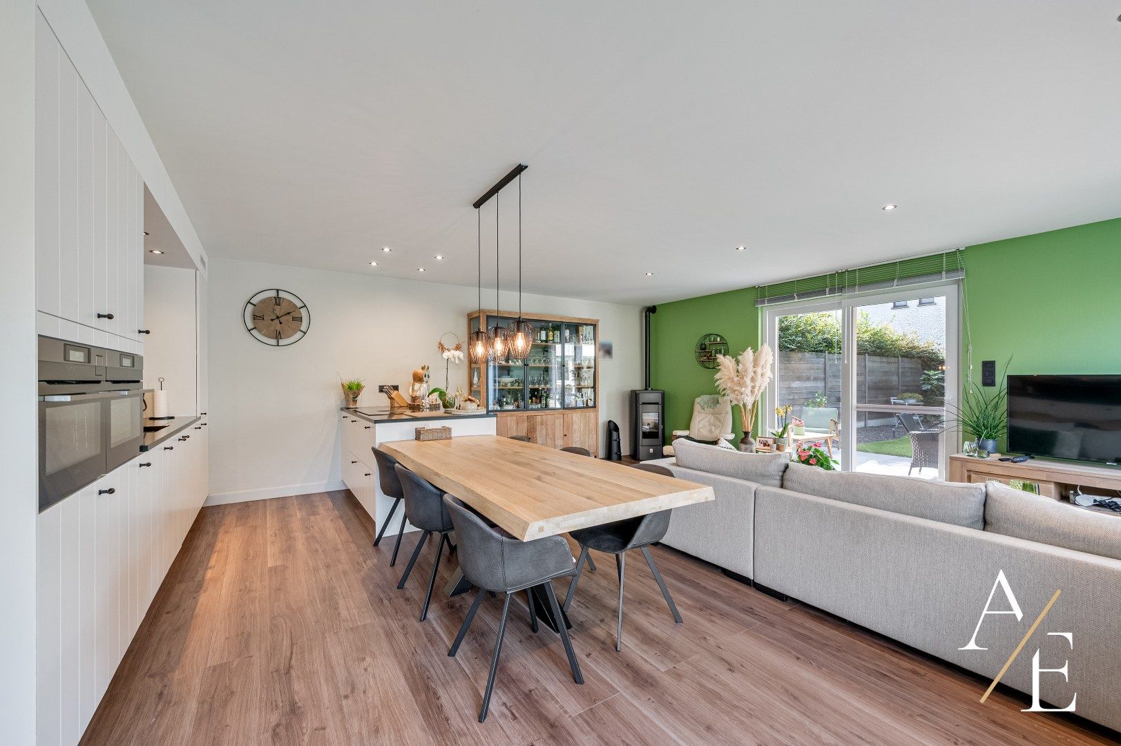 EEKLO - Zeer ruime instapklare halfopen woning (6slk. / 3 bdk.) met diverse mogelijkheden en mooie tuin foto 3