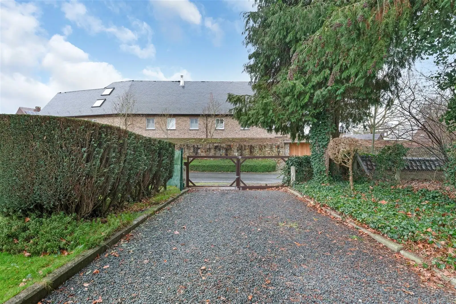 Gelijkvloers Appartement met garage en tuin foto 4