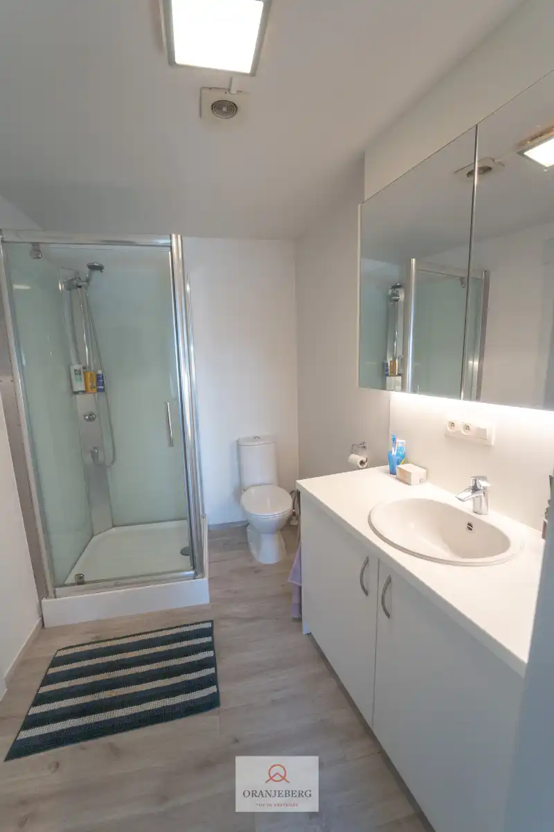 Instapklaar duplexappartement met 2 slaapkamers foto 21