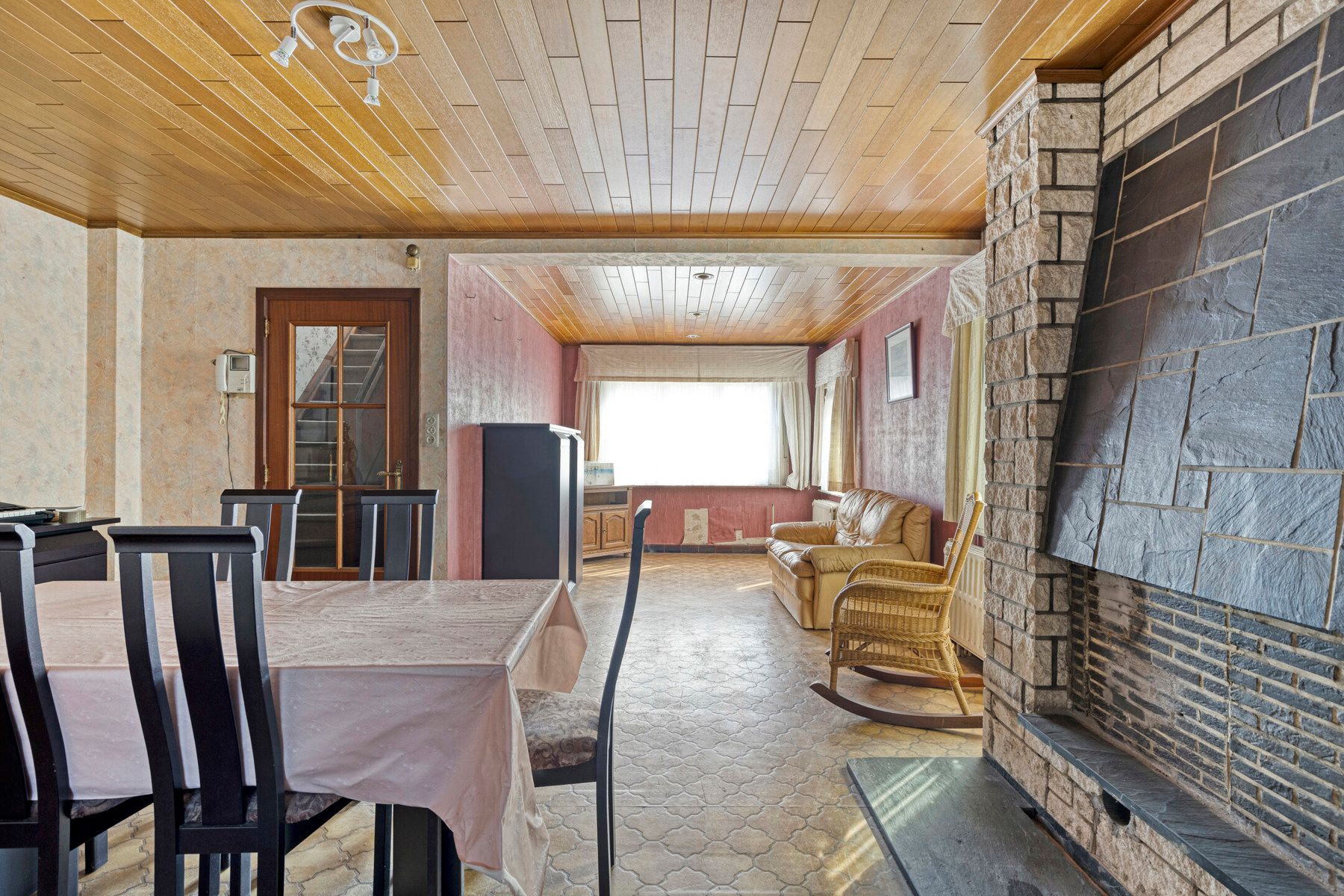 Te Renoveren 3-gevelwoning op gunstige ligging foto 6