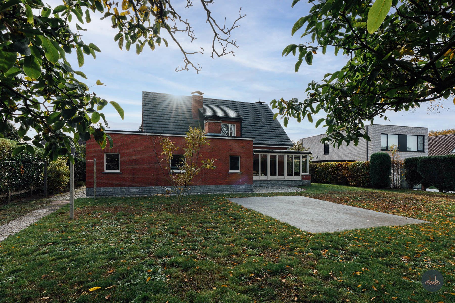 Zéér ruime gezinswoning met karakter en potentieel met tuin foto 3