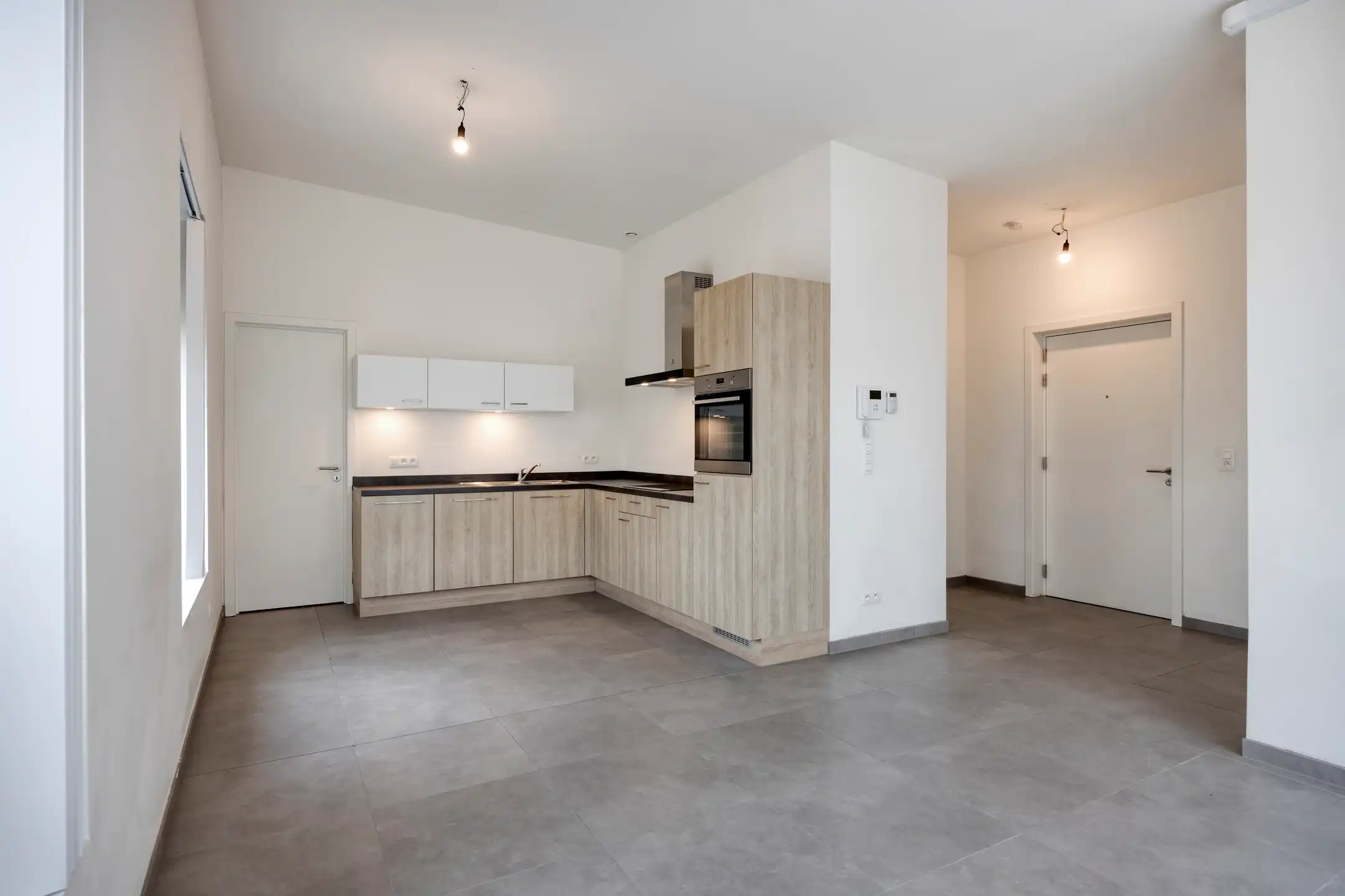 Lichtrijk appartement gelegen in het centrum van Breendonk. foto 3
