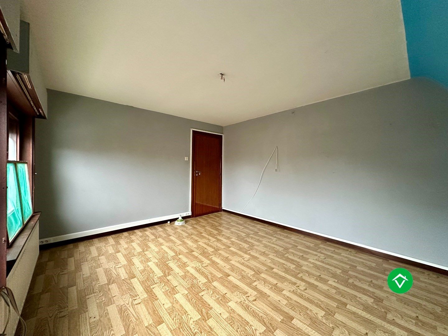 Op te frissen woning met vier slaapkamers te Eernegem foto 12
