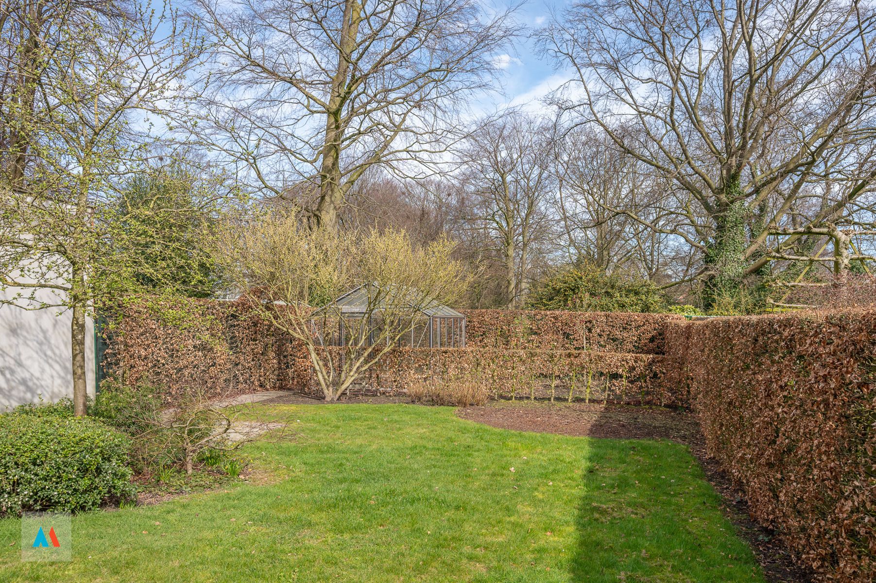 Eéngezinswoning met mooie, aangelegde tuin foto 28