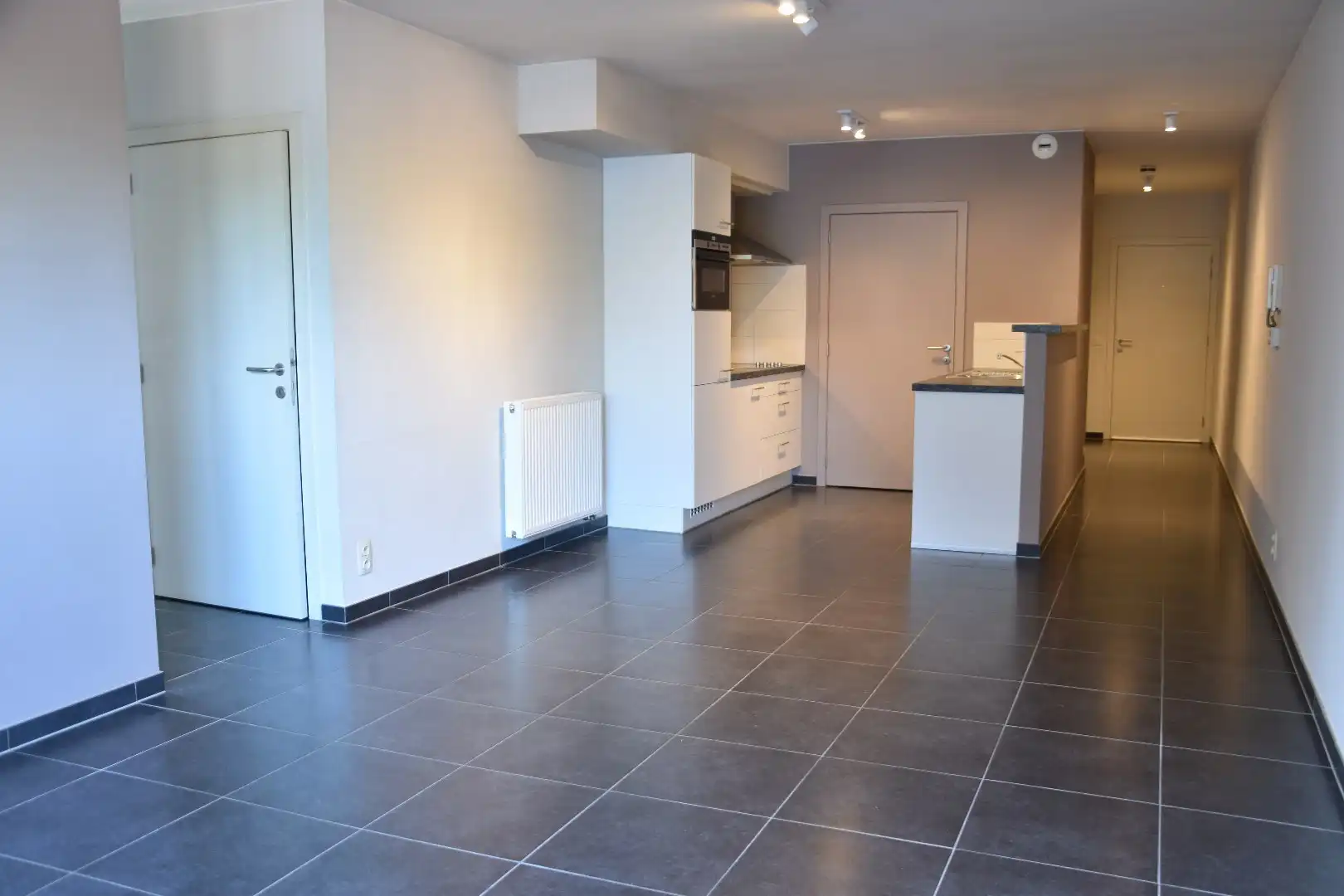 Instapklaar 2-slaapkamer appartement met zonnig terras in het hartje van Gullegem foto 2