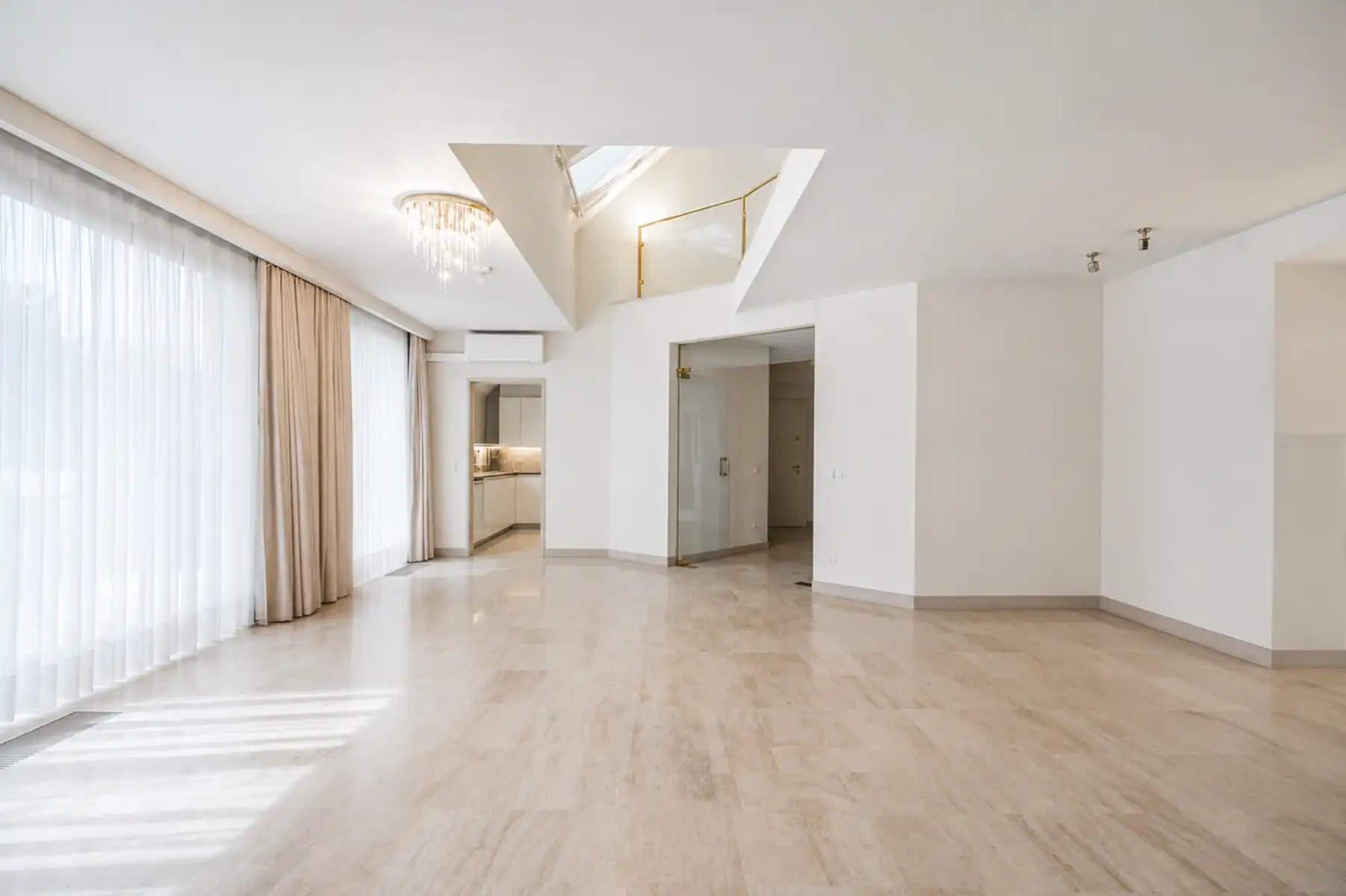 Ruim te renoveren duplex app. in het centrum van Schilde foto 7