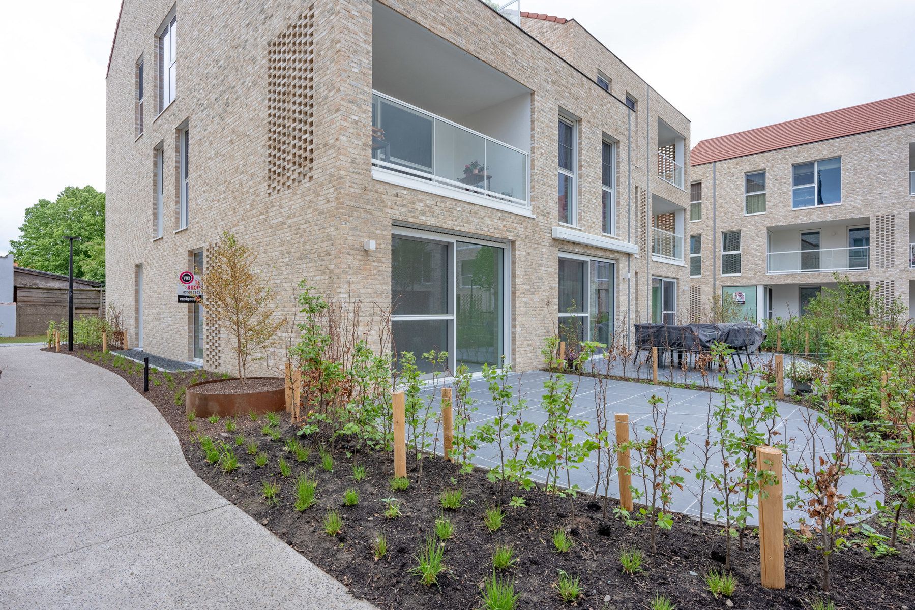 Zéér verzorgd nieuwbouwappartement met autostaanplaats en terras! foto {{pictureIndex}}