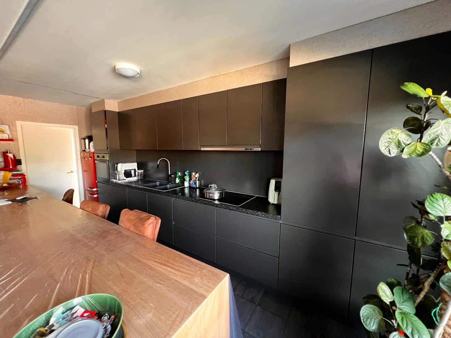 RUIM APPARTEMENT MET 3 SLAAPKAMERS EN TERRAS IN CENTRUM IEPER foto 6