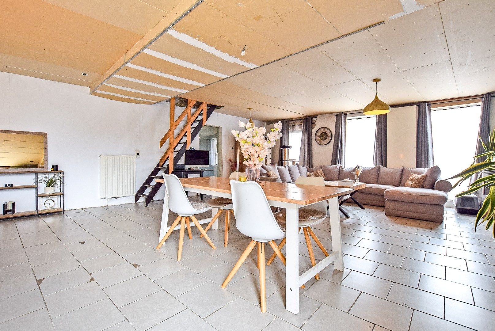 Te renoveren woning met 4 slaapkamers, bureau en zongerichte tuin in Alveringem foto 5