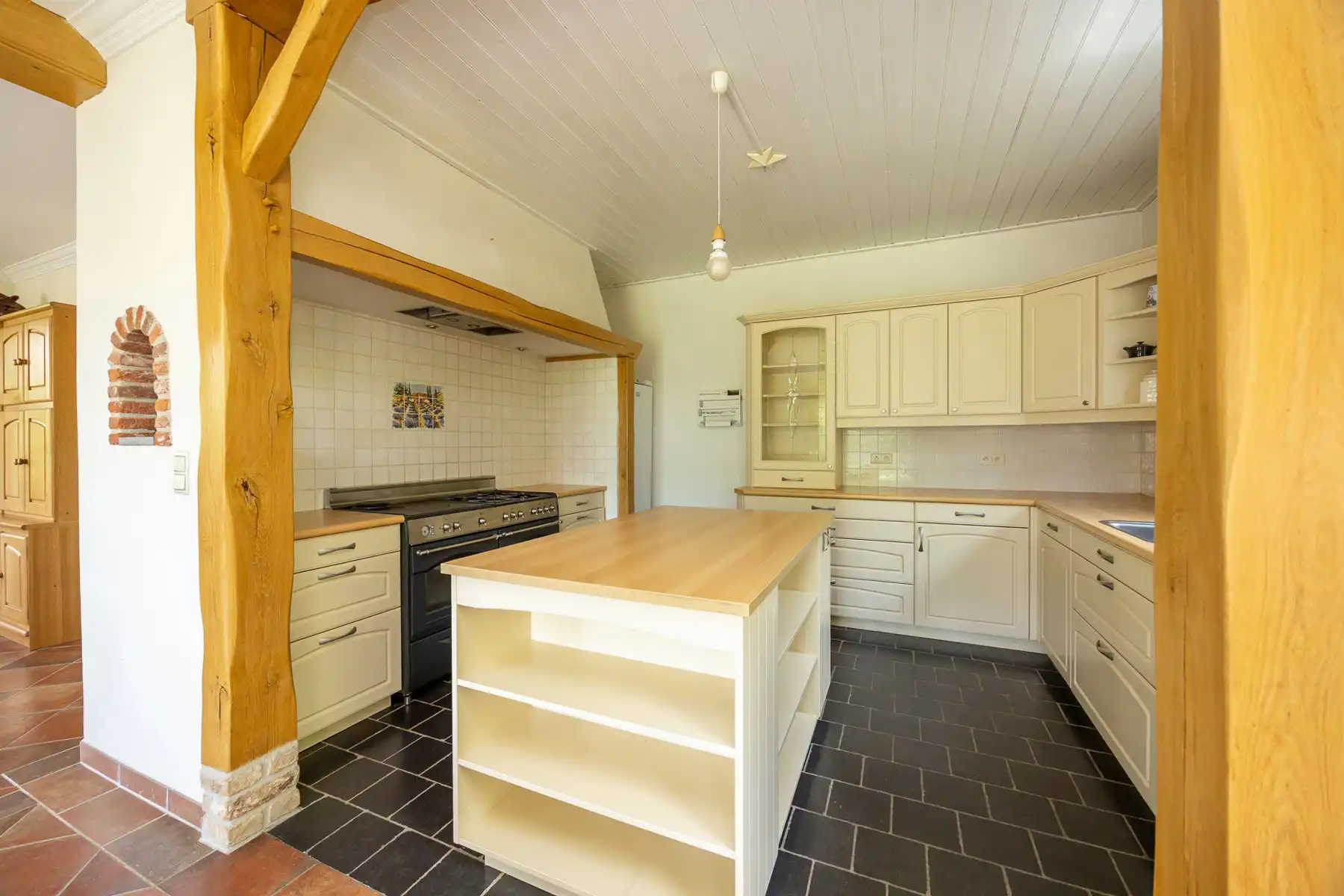 Instapklare eengezinswoning met 4 slaapkamers op een perceel van 1.296m².  foto 6