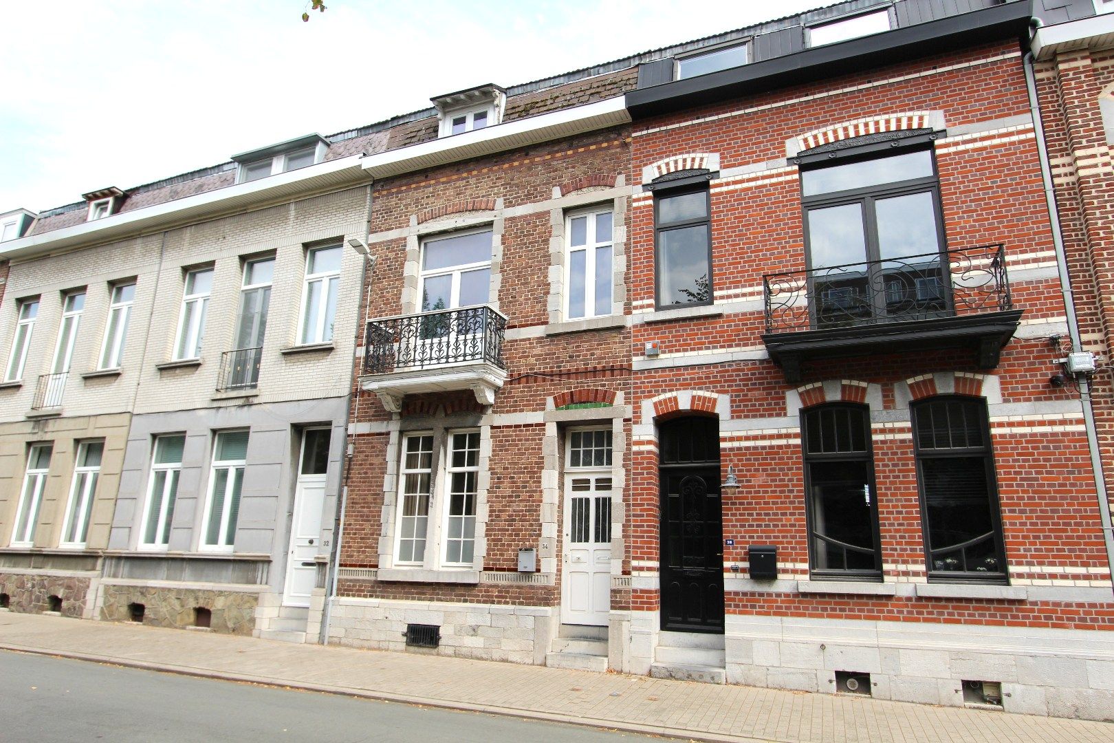 KNAP GERENOVEERDE WONING MET STADSTUIN foto {{pictureIndex}}