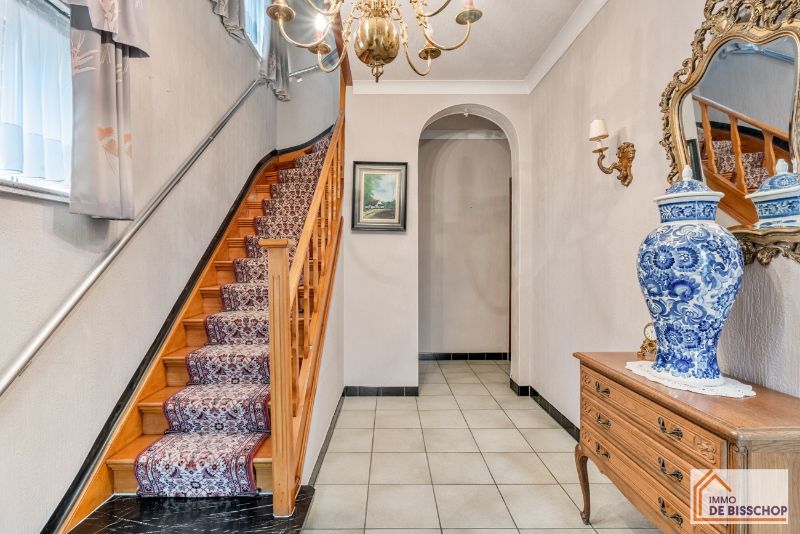 Te renoveren woning met 4 slaapkamers, zongerichte tuin en garage foto 3